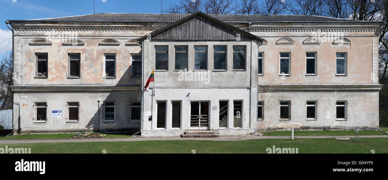 VILNIUS, LITUANIE - 23 avril 2016 : l'école élémentaire sur Azuolu (Oak) Street dans le quartier historique de la capitale - Banque D'Images