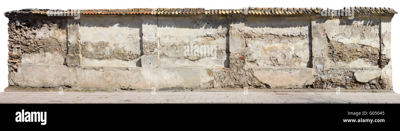 Fragment du mur détruit le monastère centenaire. Vue panoramique isolée collage à partir de plusieurs photos. Matin de printemps ensoleillé. Banque D'Images