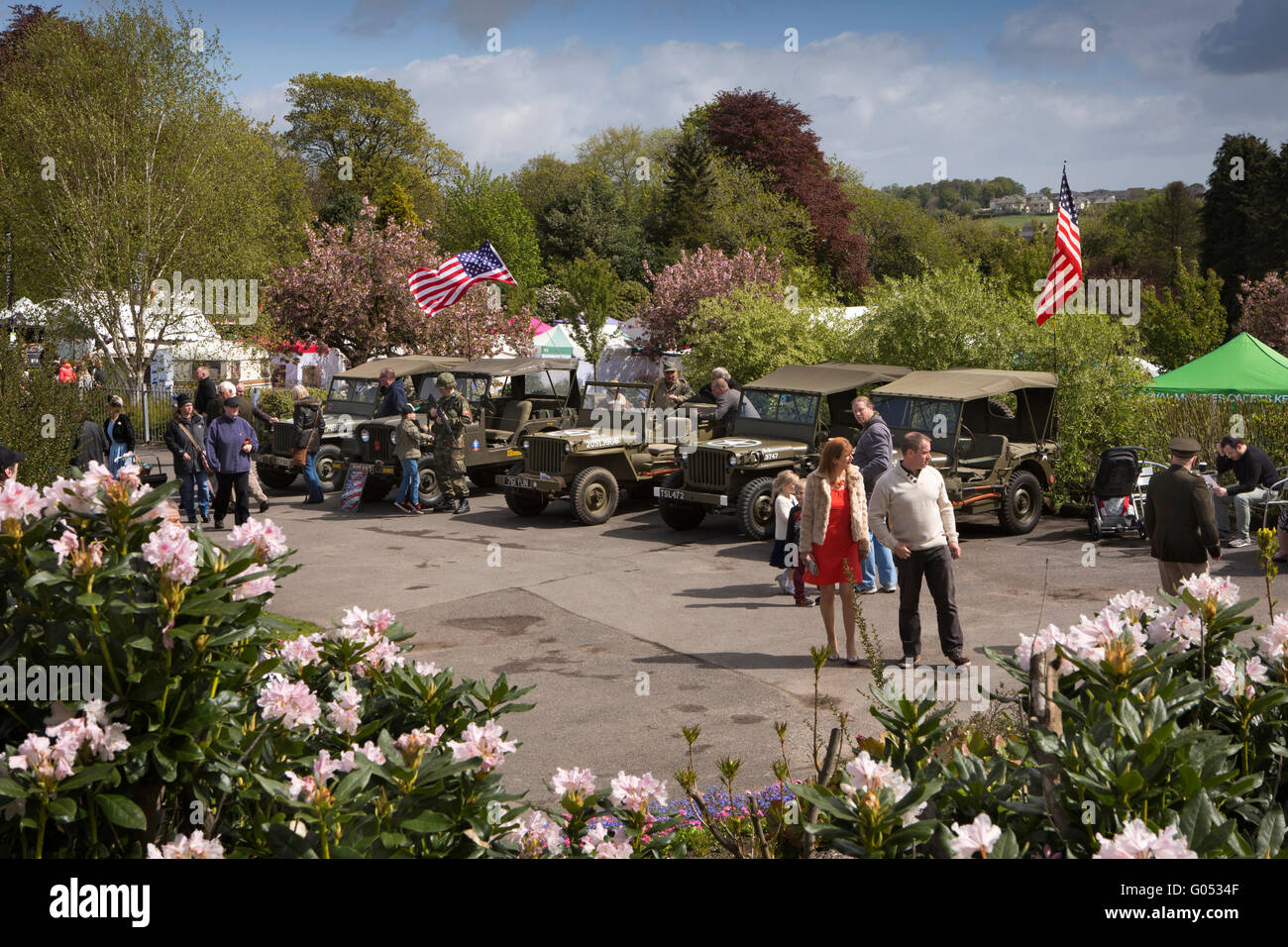 Royaume-uni, Angleterre, dans le Yorkshire, Haworth 1940 Week-end, les véhicules militaires affichées dans park Banque D'Images