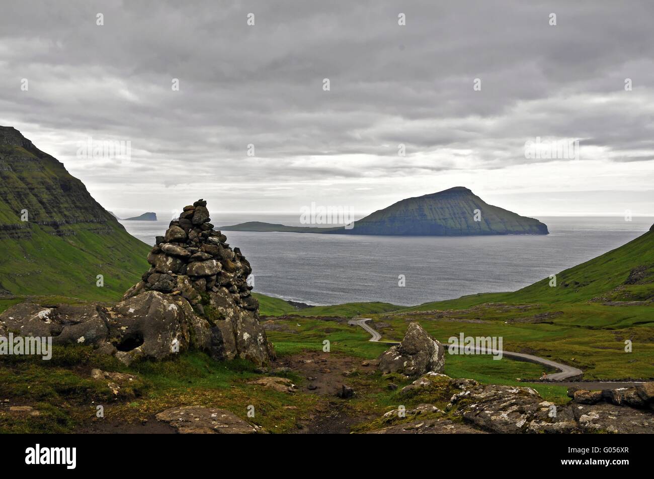 Paysage typique de l'île principale Streymoy (loin Banque D'Images