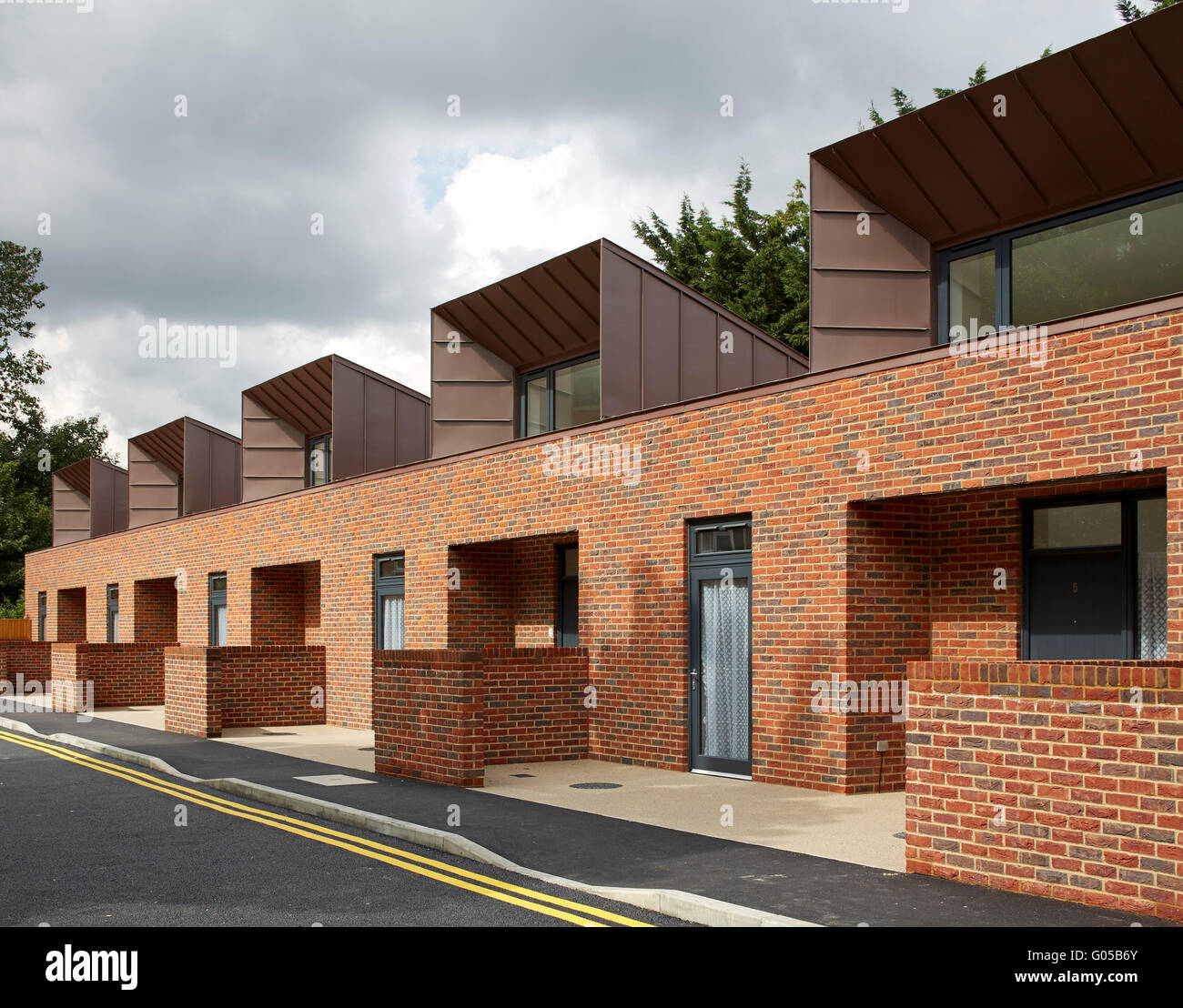 Vue extérieure globale. Logement de Greenwich, Greenwich, Royaume-Uni. Architecte : Bell Phillips architectes, 2016. Banque D'Images