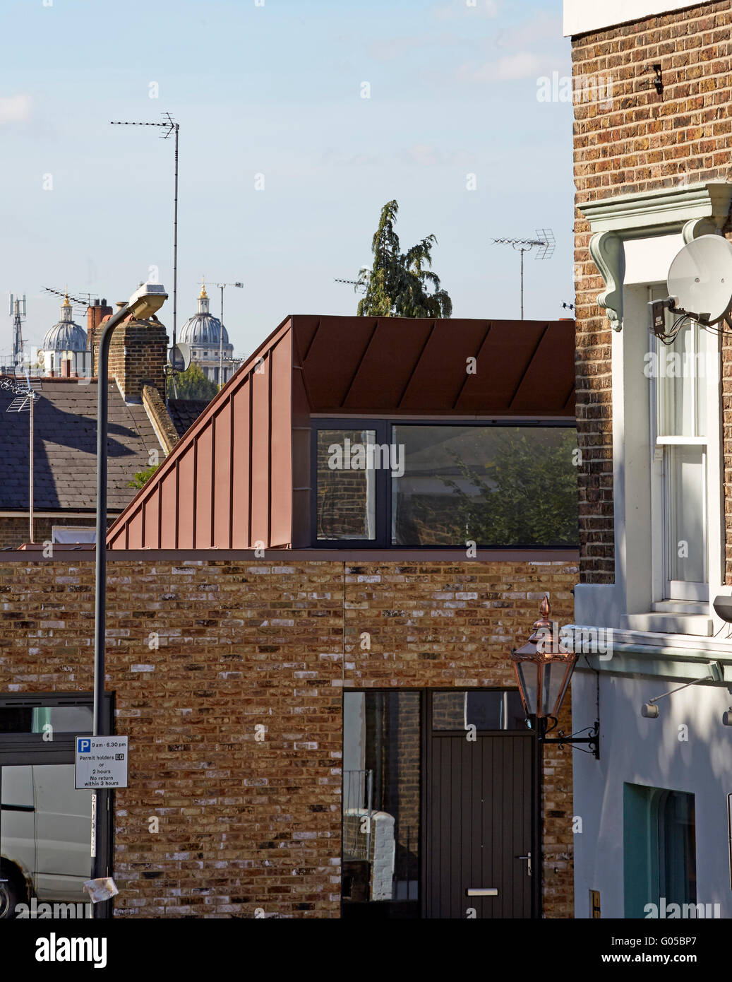 Voir suivant à pub. Logement de Greenwich, Greenwich, Royaume-Uni. Architecte : Bell Phillips architectes, 2016. Banque D'Images