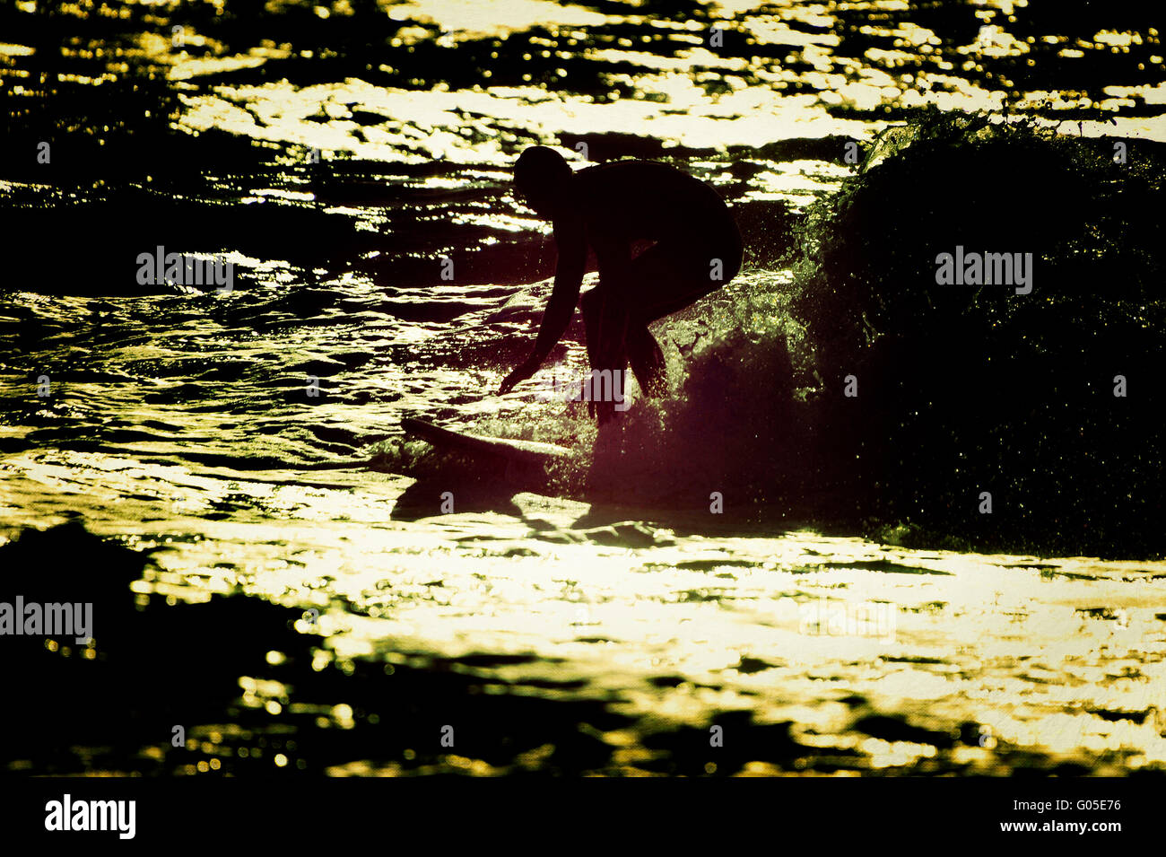 DEU, Deutschland, Schleswig-Holstein, Sylt, 08.09.2012, Longboardfestival Kampen - Wellenreiter dans der Abenddämmerung. Banque D'Images