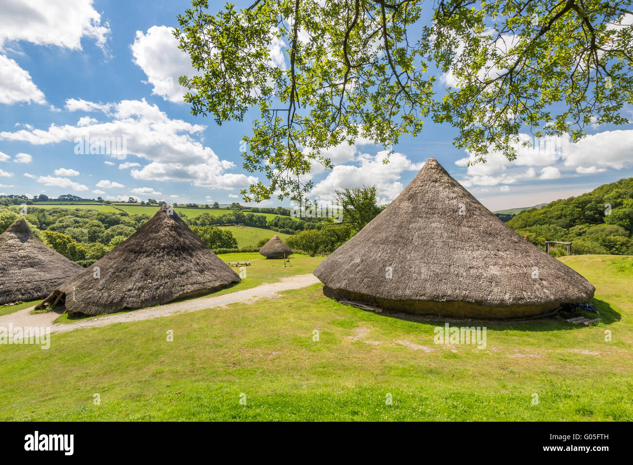 L'âge du fer à cabanes Castell Henllys en Amérique du Pembrokeshire Banque D'Images