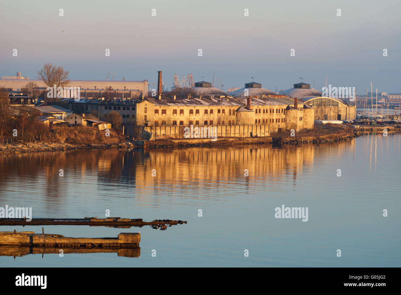 Matin vue sur mer prison Patarei forteresse à Tallinn, Estonie Banque D'Images