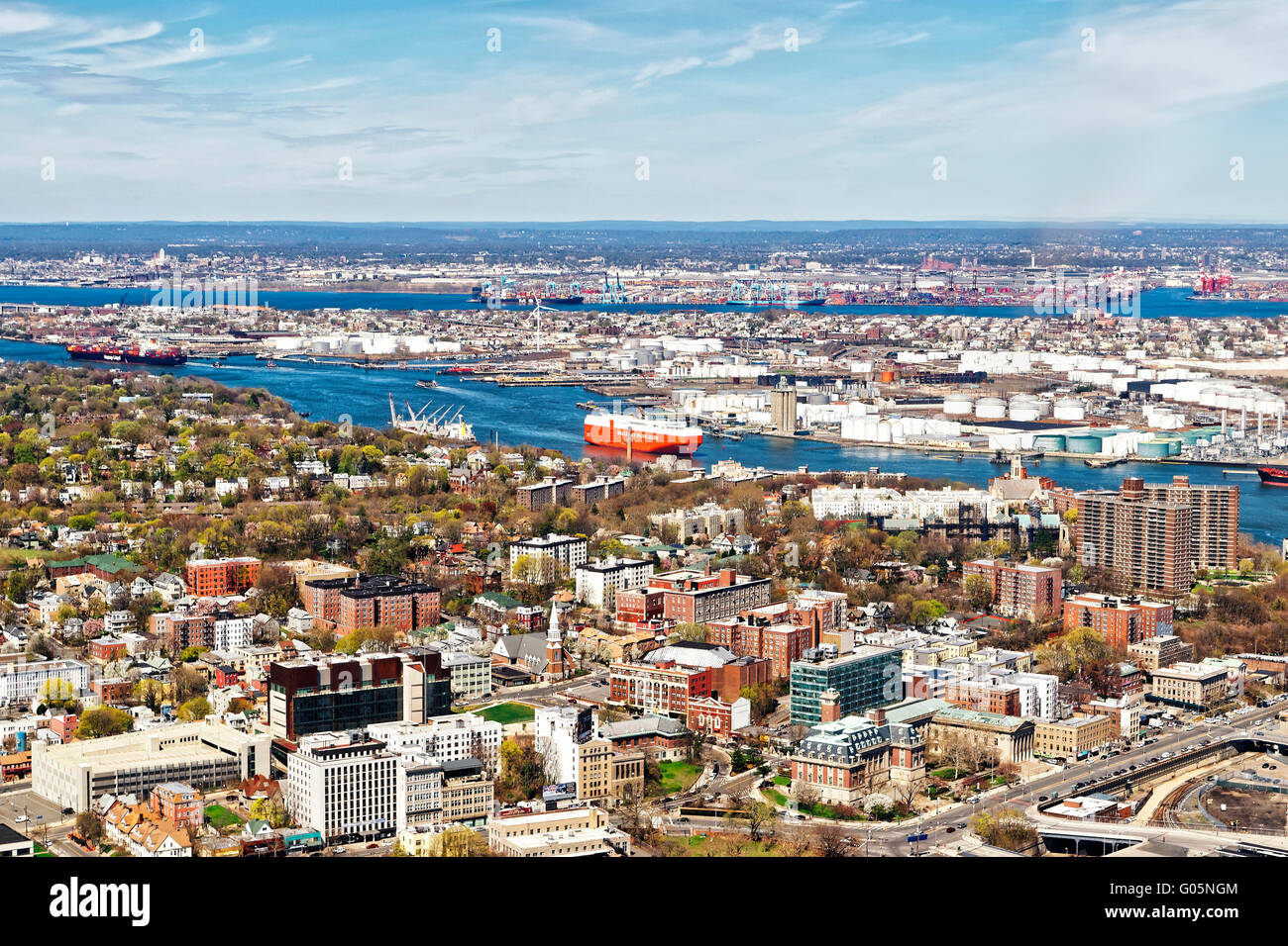 Vue aérienne de Staten Island, New York City, et le stockage d'huile à