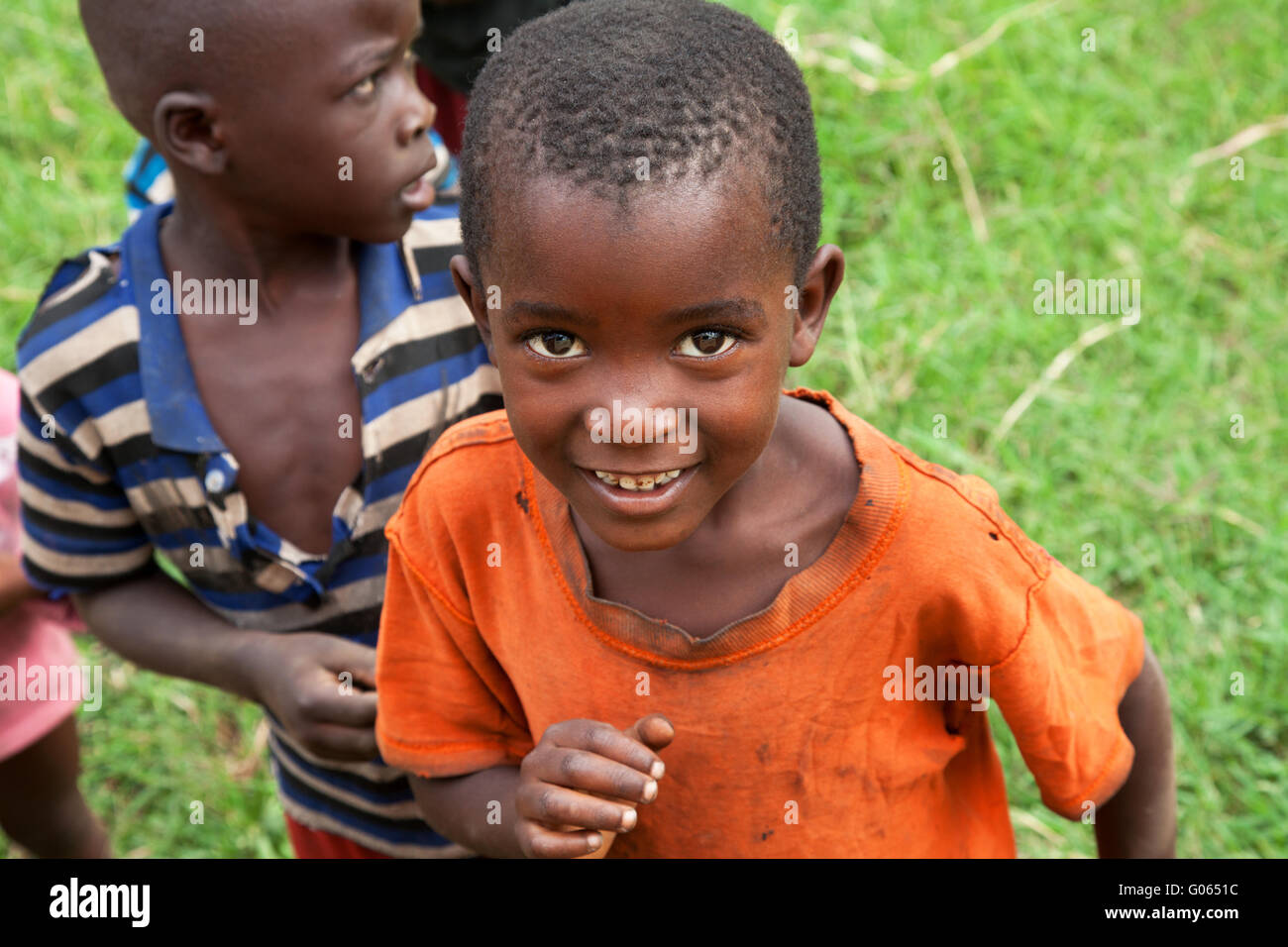 Photographie par © Jamie Callister. Les enfants de l'Ouganda, le Parc national Queen Elizabeth, en Ouganda, en Afrique centrale, 1er mars 2016 Banque D'Images