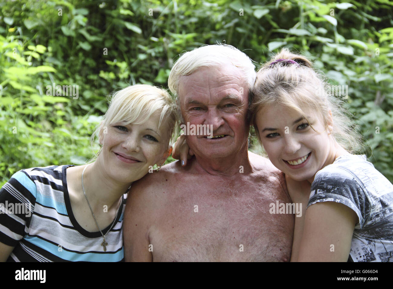 Famille heureuse : grand-père, la fille et le petit-enfant Banque D'Images