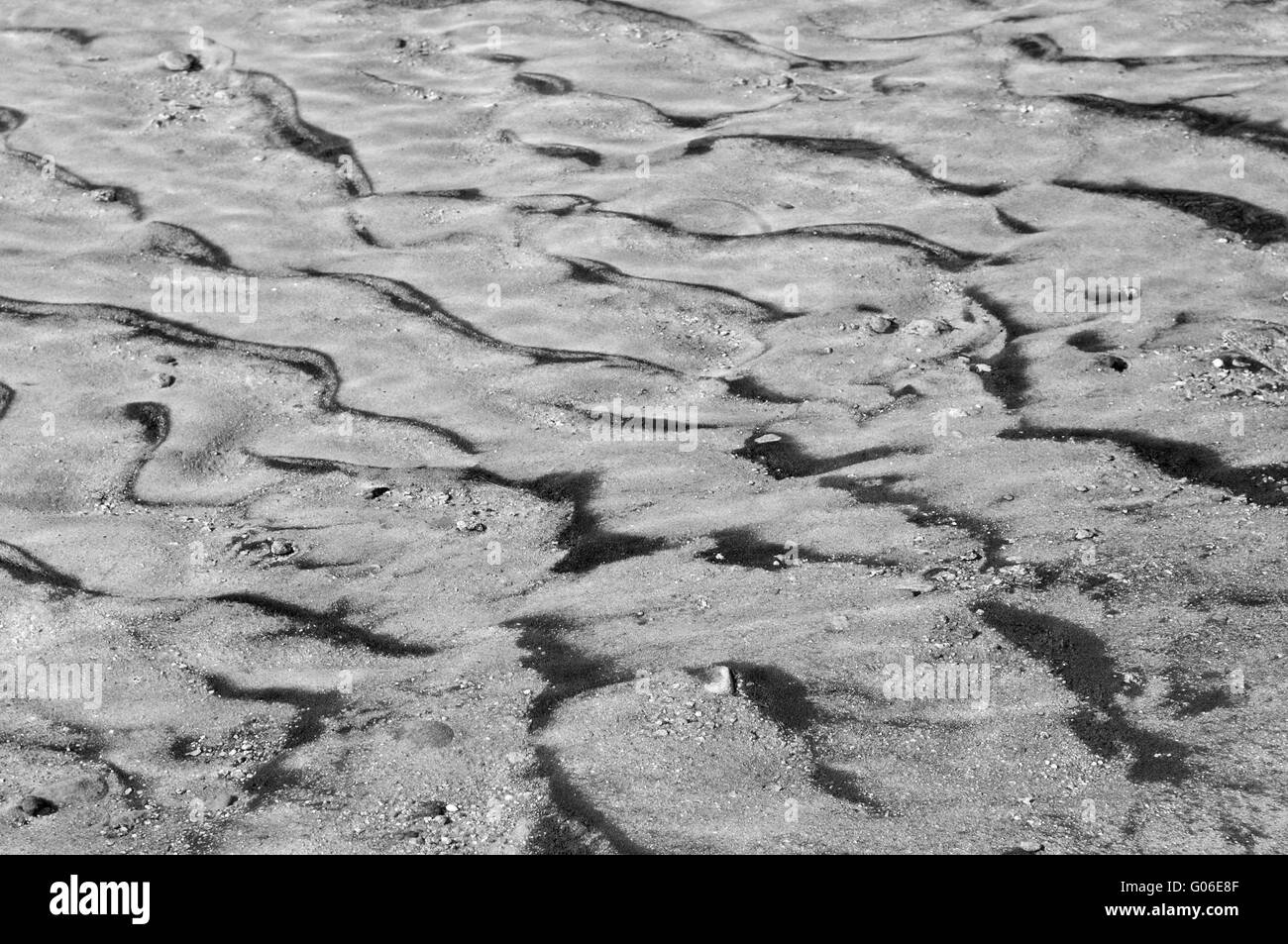 Le mouvement de l'eau sous la surface noir et blanc Banque D'Images