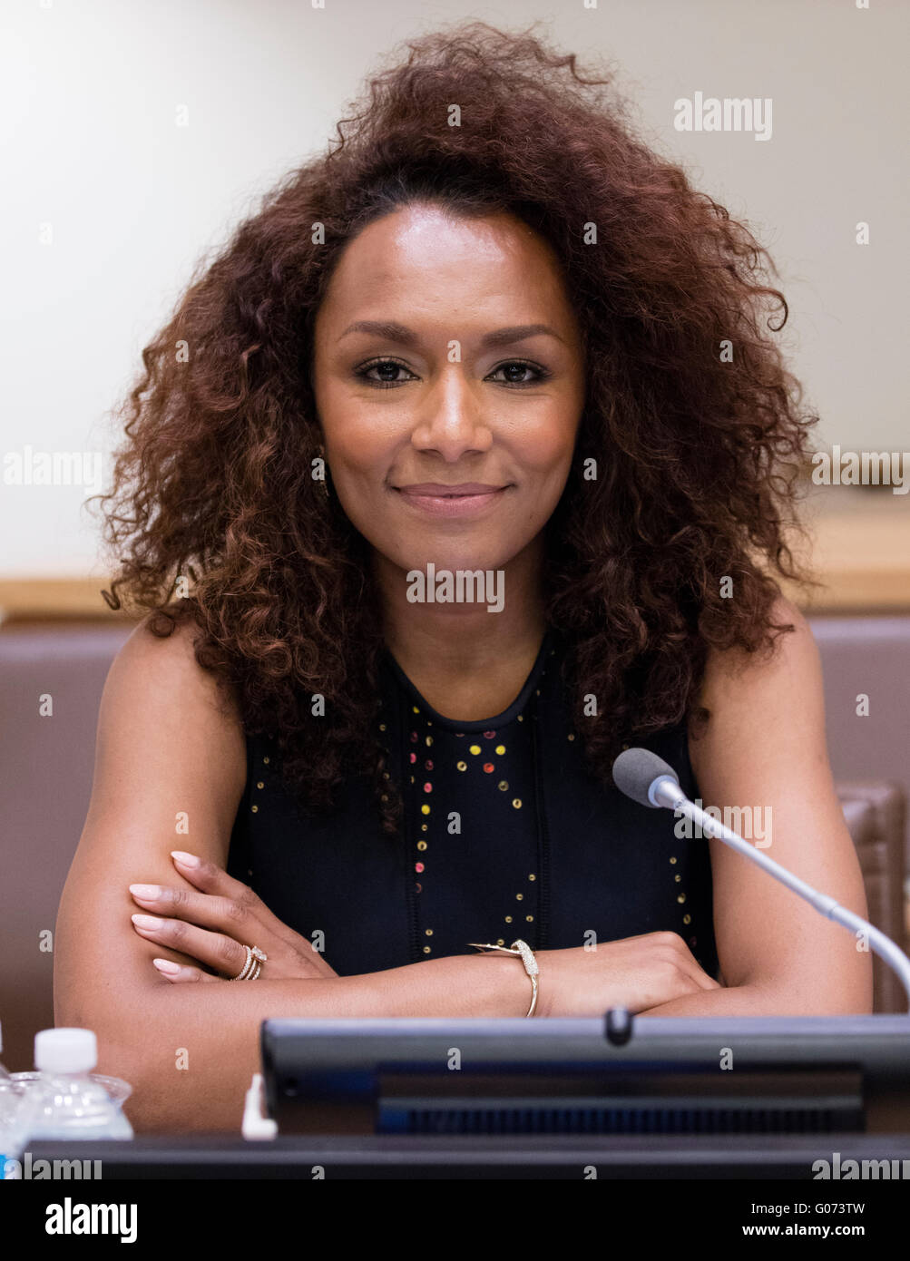 New York City, United States. Apr 29, 2016. Janet Mock participe à la table ronde sur le thème "Les femmes d'ascendance africaine à l'intersection de la race et le sexe" à l'occasion de la Décennie internationale des personnes d'ascendance africaine au Siège des Nations Unies à New York. © Luiz Rampelotto/Pacific Press/Alamy Live News Banque D'Images