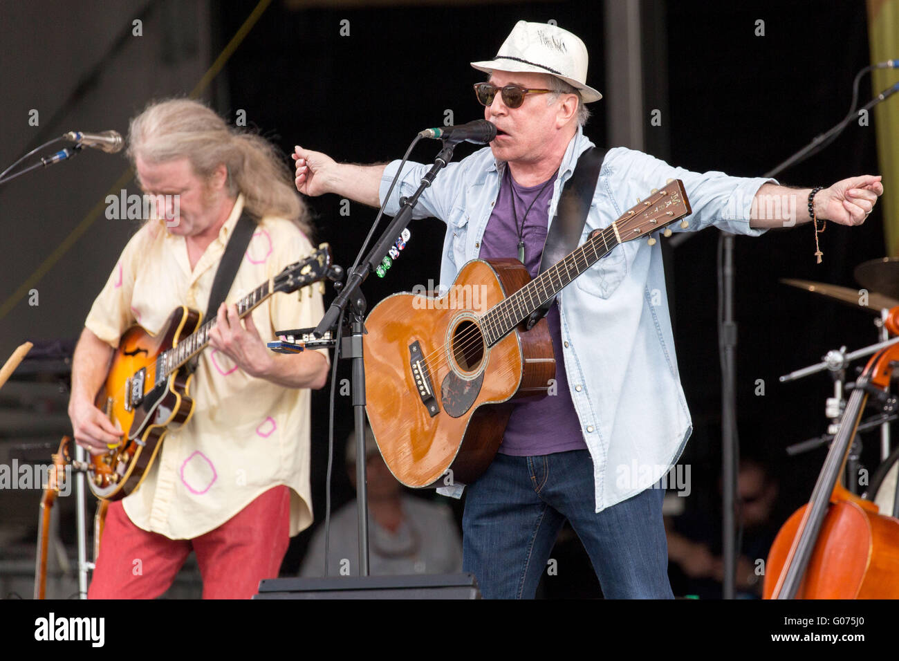 La Nouvelle-Orléans, Louisiane, Etats-Unis. Apr 29, 2016. PAUL SIMON musicien il se produit au cours de la New Orleans Jazz & Heritage Festival à Fair Grounds Race Course à la Nouvelle Orléans, Louisiane Crédit : Daniel DeSlover/ZUMA/Alamy Fil Live News Banque D'Images