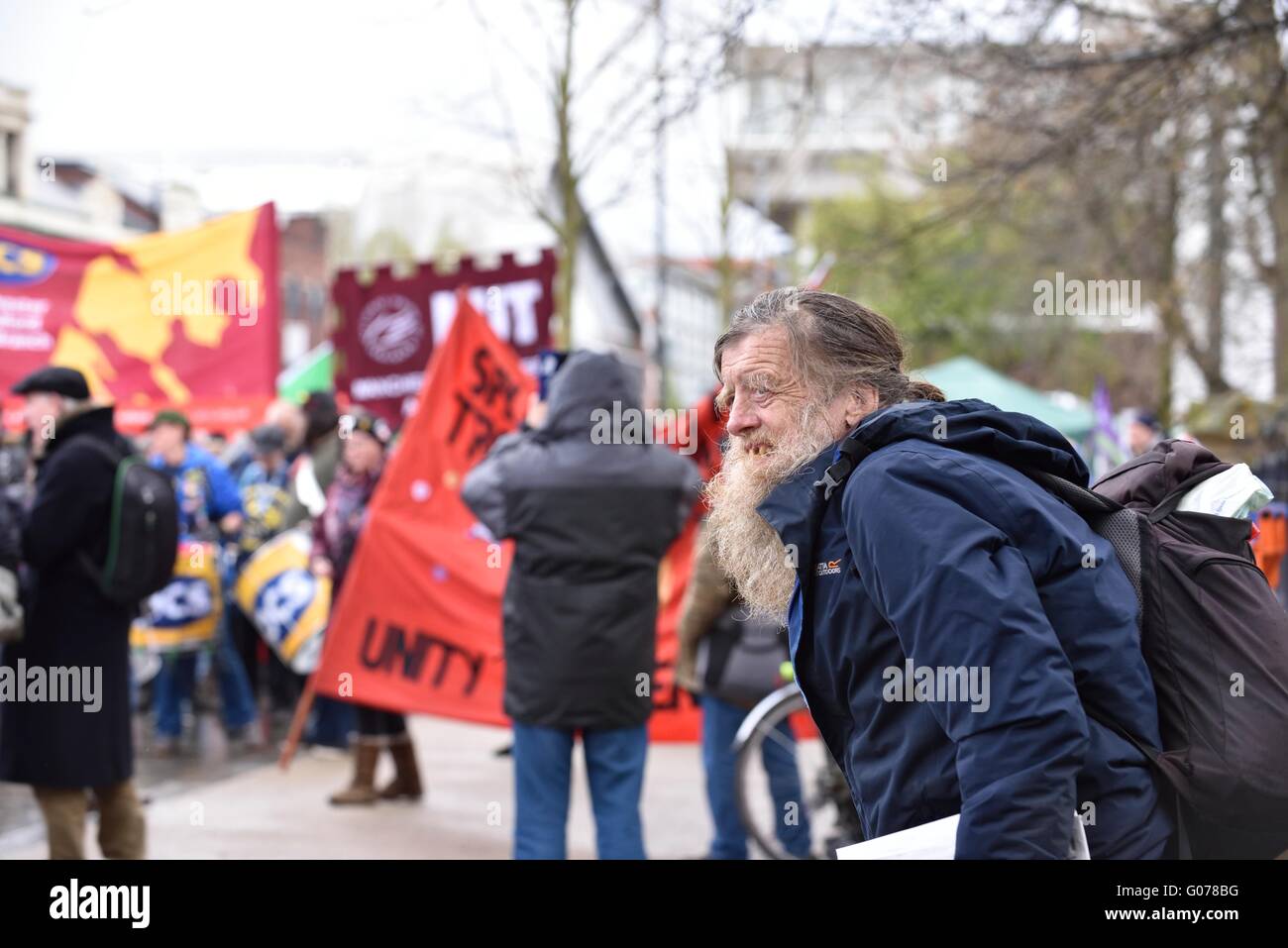 Manchester, UK. 30 avril, 2016. Des centaines de syndicalistes, militants et les militants se rencontrent dans tous les Saints Park pour un rassemblement avant de marcher à Sackville Gardens, où de nombreuses activités auront lieu dans le Mechanics Institute, avec des haut-parleurs dont Arthur Scargill, ancien président NUM Christine Blower, et de l'écrou. Crédit : John Fryer/Alamy Live News Banque D'Images