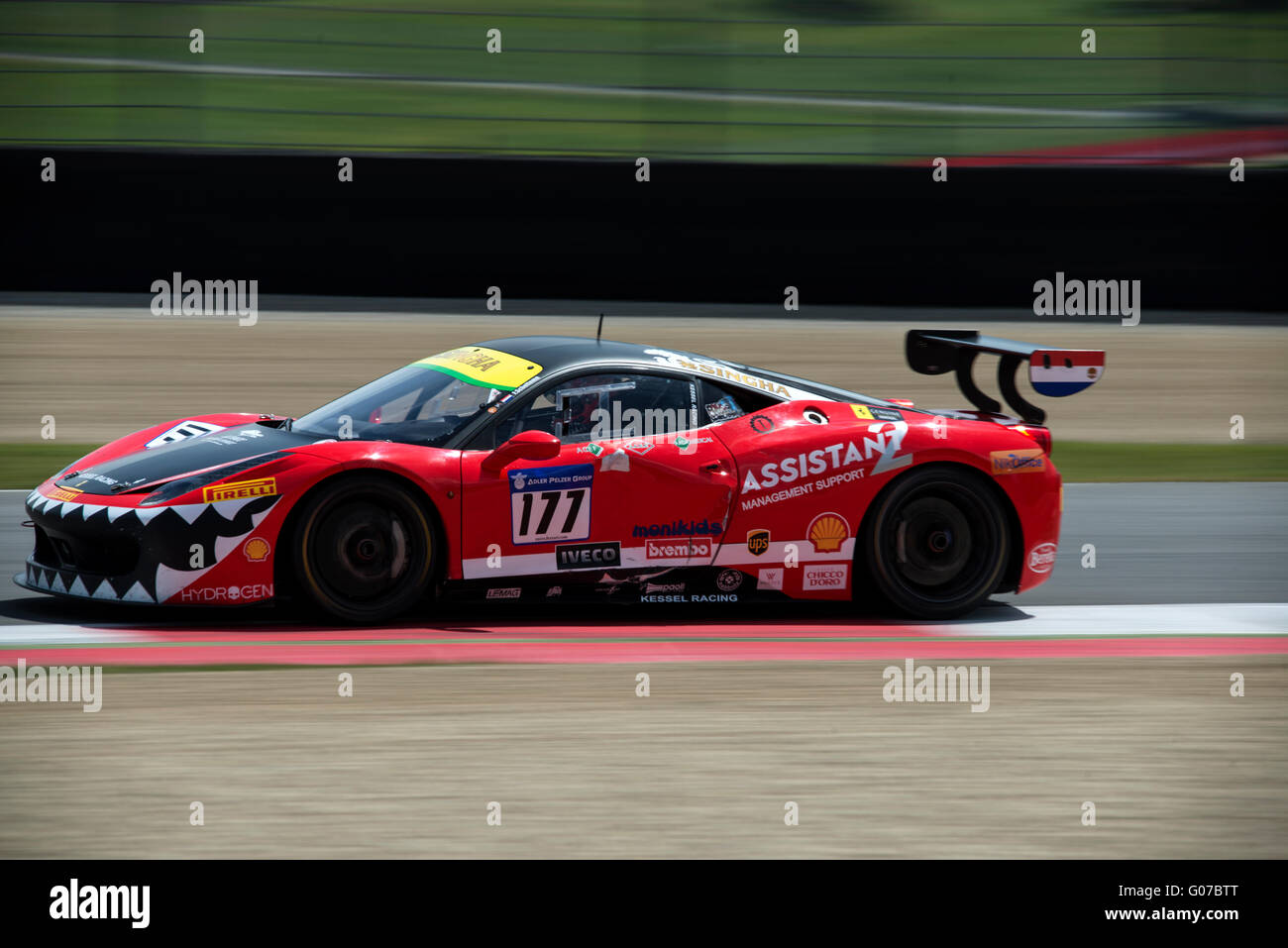 Piste de course de Mugello, en Italie. 30 avril, 2016. Fons Scheltema, Ferrari 458 Evo, prend part à la Coupe du Shell du Mugello Ferrari Challenge. Il termine troisième. Leonardo Papera/Alamy Live News Banque D'Images