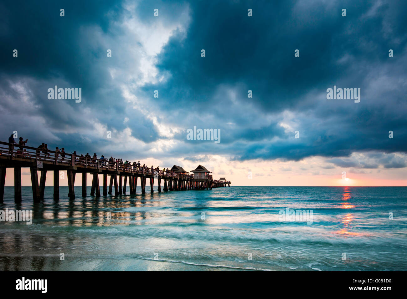 Soirée au quai de Naples, Naples, Florida, USA Banque D'Images