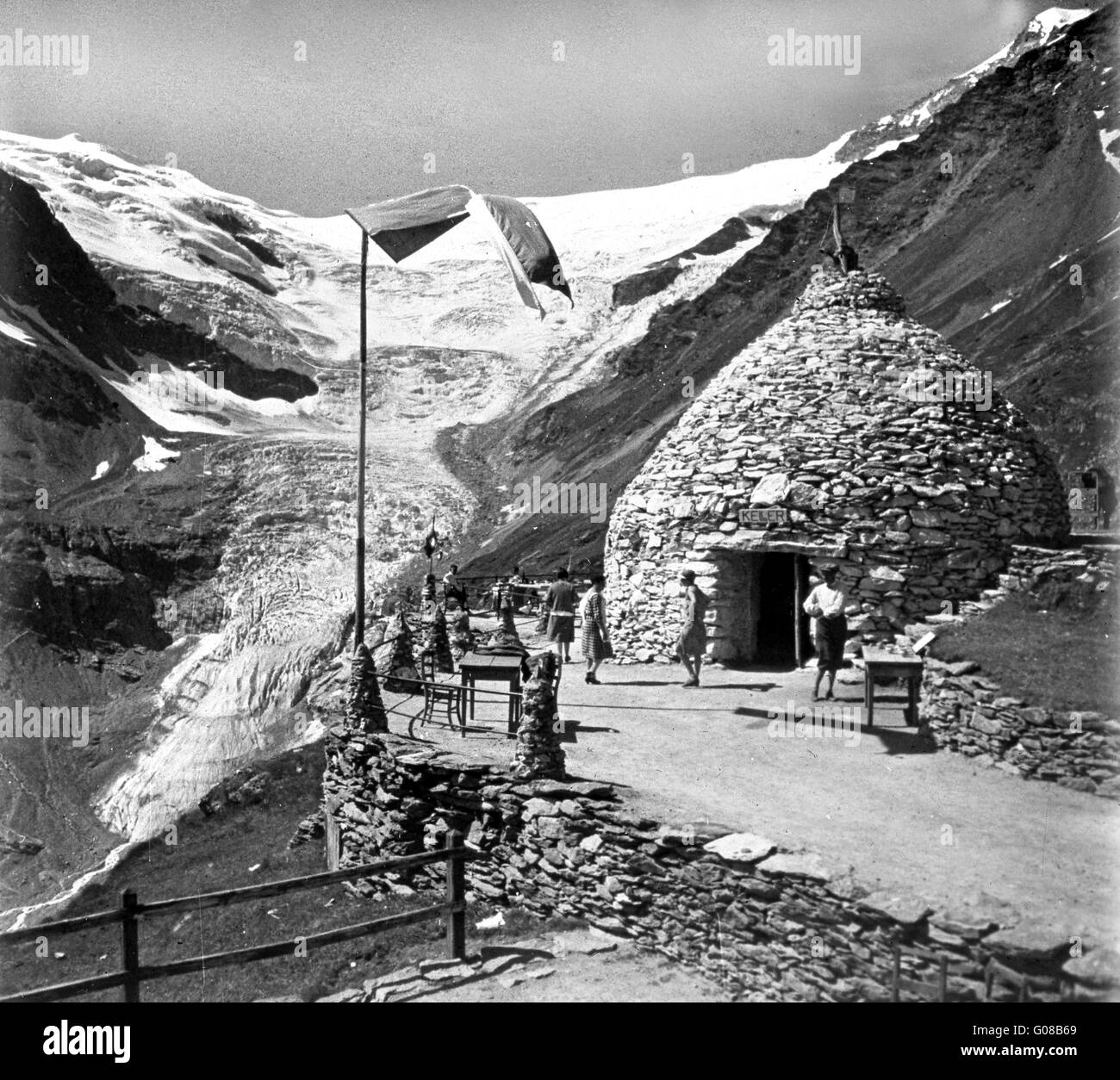 Le dôme de pierre de Sassal Masone 'Crotti' et le glacier Palu à Posciavo en haute-Engadine Suisse 1925. Sassal Masone - Lagh da Caralin - Lagh da Palü - Cavaglia, Palü-Gletscher Banque D'Images