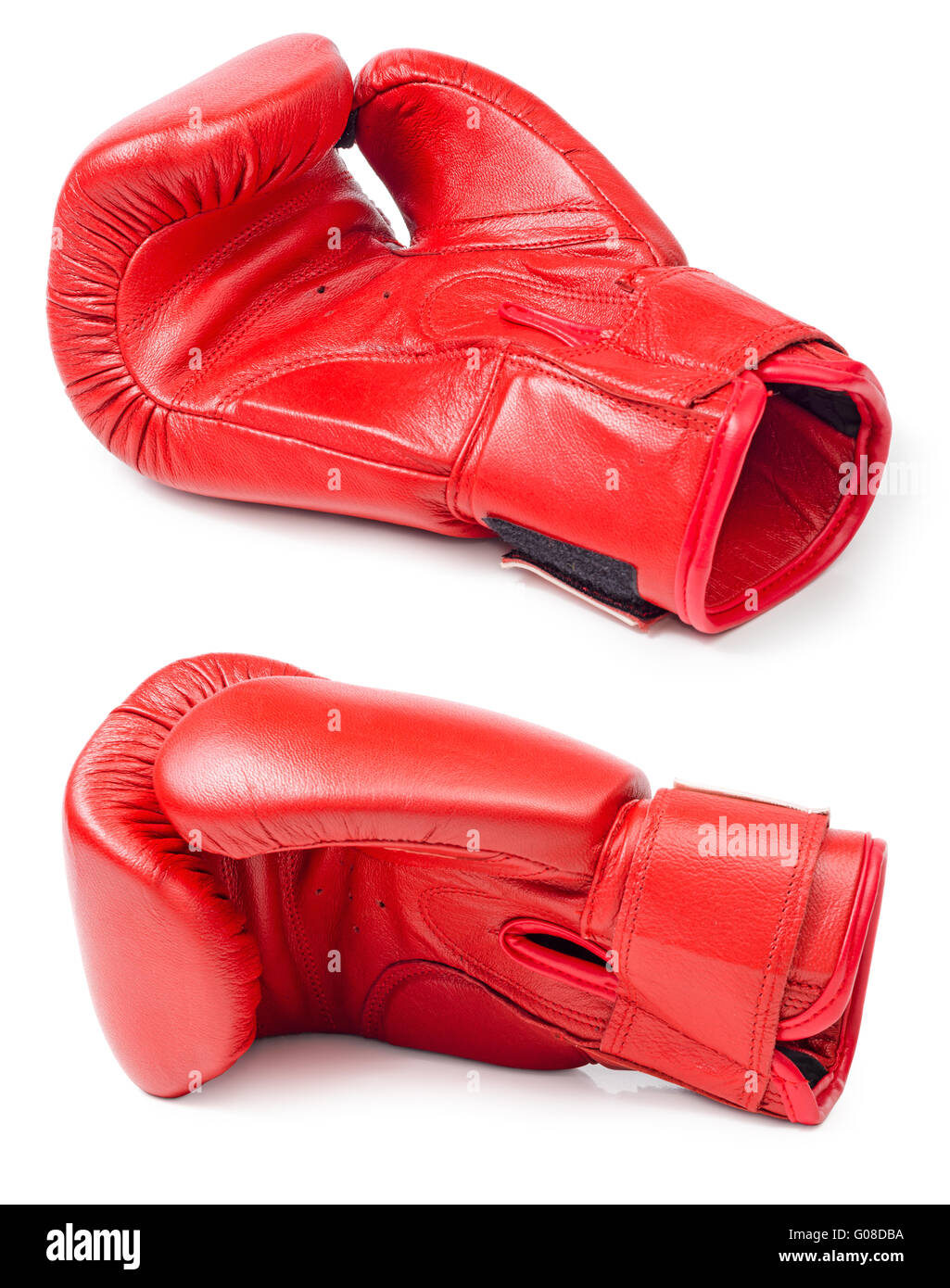 Gants de boxe en cuir rouge isolé sur fond blanc Banque D'Images