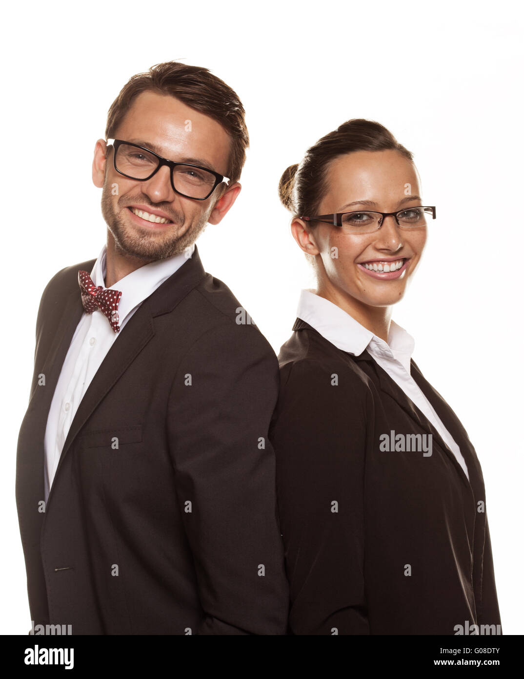 Couple portant des lunettes de soleil isolé sur fond blanc Banque D'Images