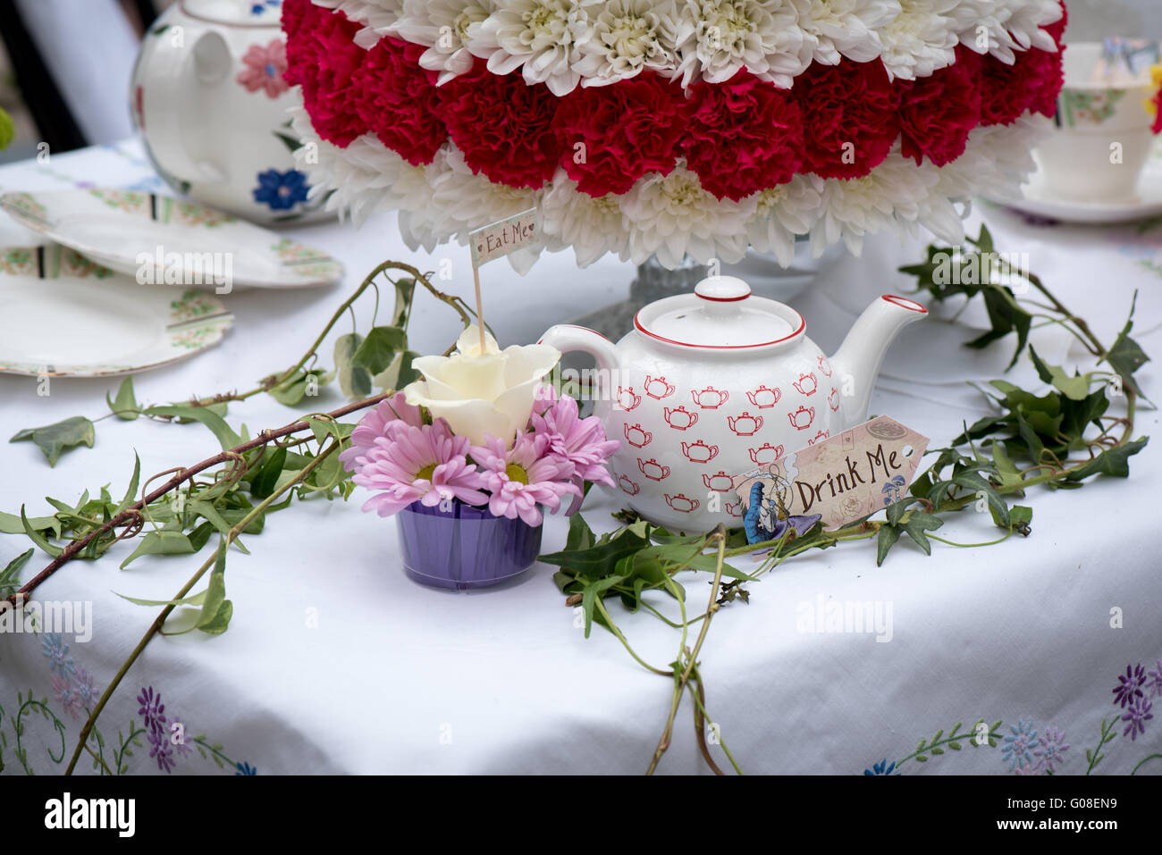 Alice Au Pays Des Merveilles Gateau Eat Me