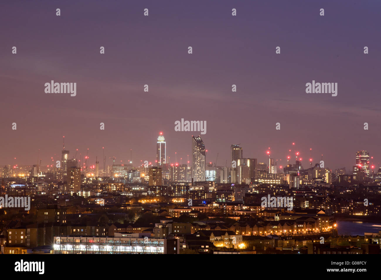 Vue panoramique sur la vie nocturne de Londres Shard Oxo Tower London Eye de talkie Walkie Balfron Tower Poplar, Londres, Royaume-Uni. Banque D'Images