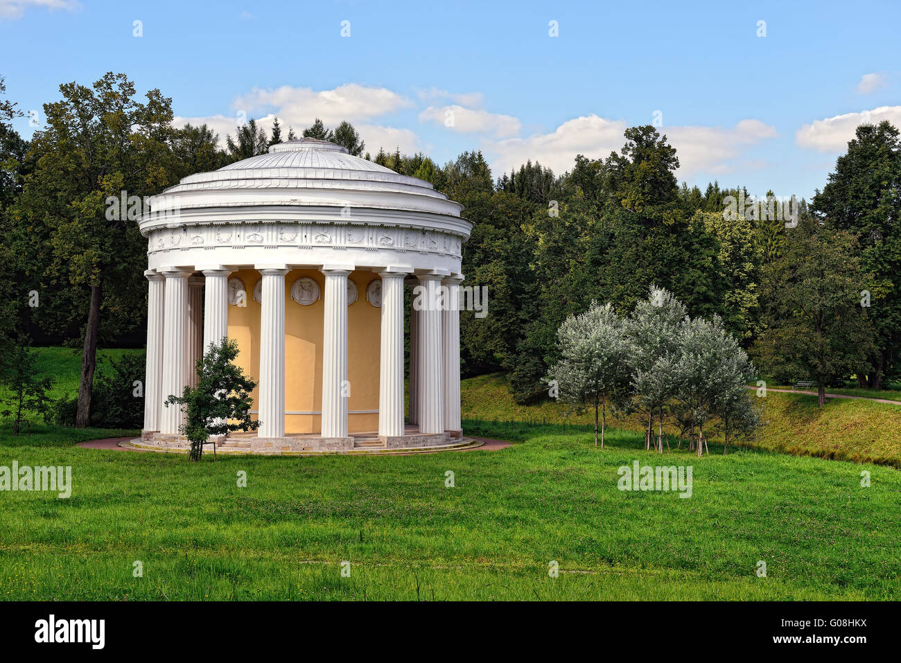 Paysage d'été du jardin Pavlovsk, Temple de l'Amitié Banque D'Images