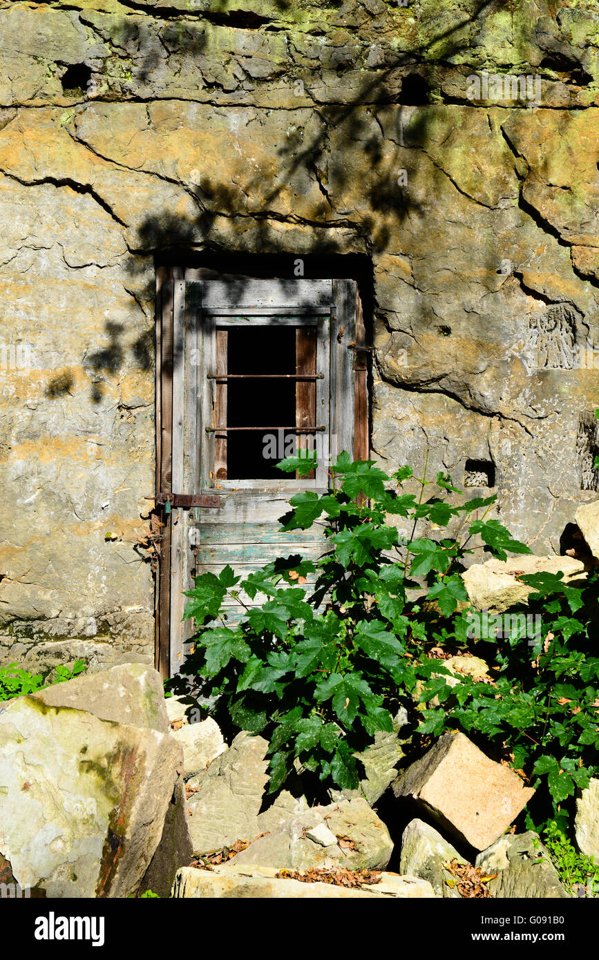 Porte en roche Banque de photographies et d'images à haute résolution -  Alamy