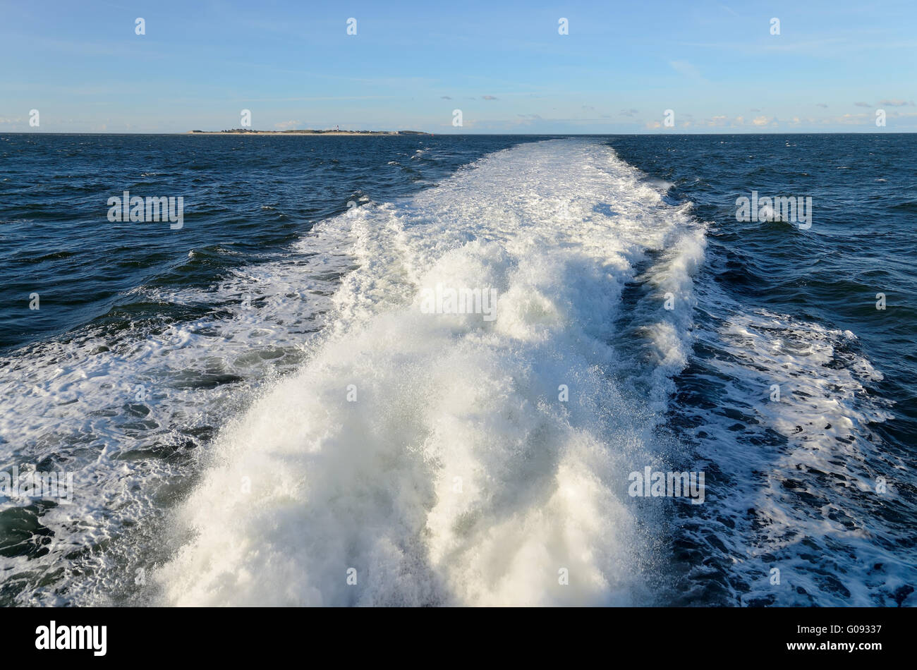 Les embruns d'un bateau de vitesse Banque D'Images