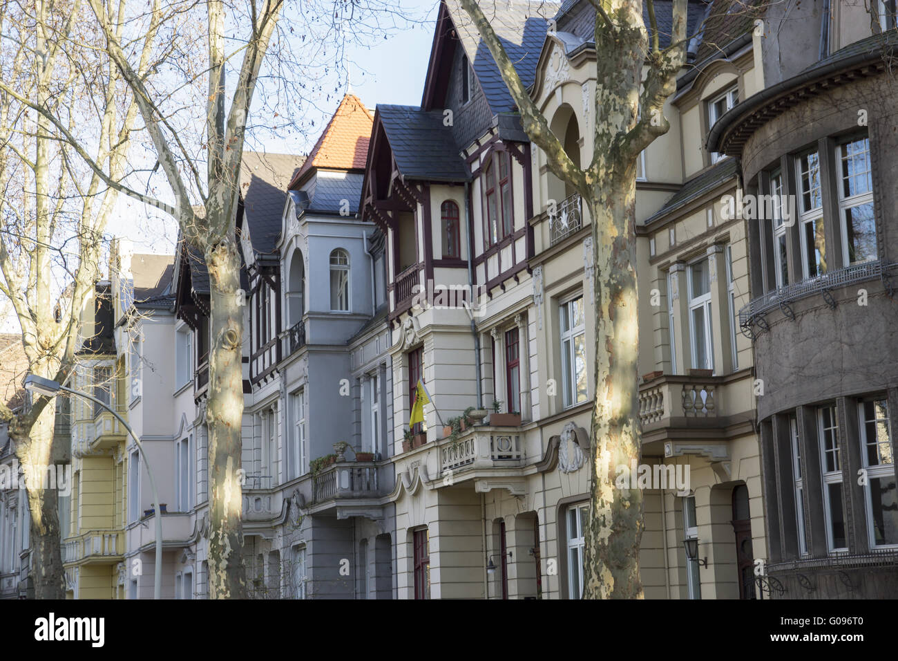 Rangée de maisons dans le sud de Bonn, Allemagne Banque D'Images