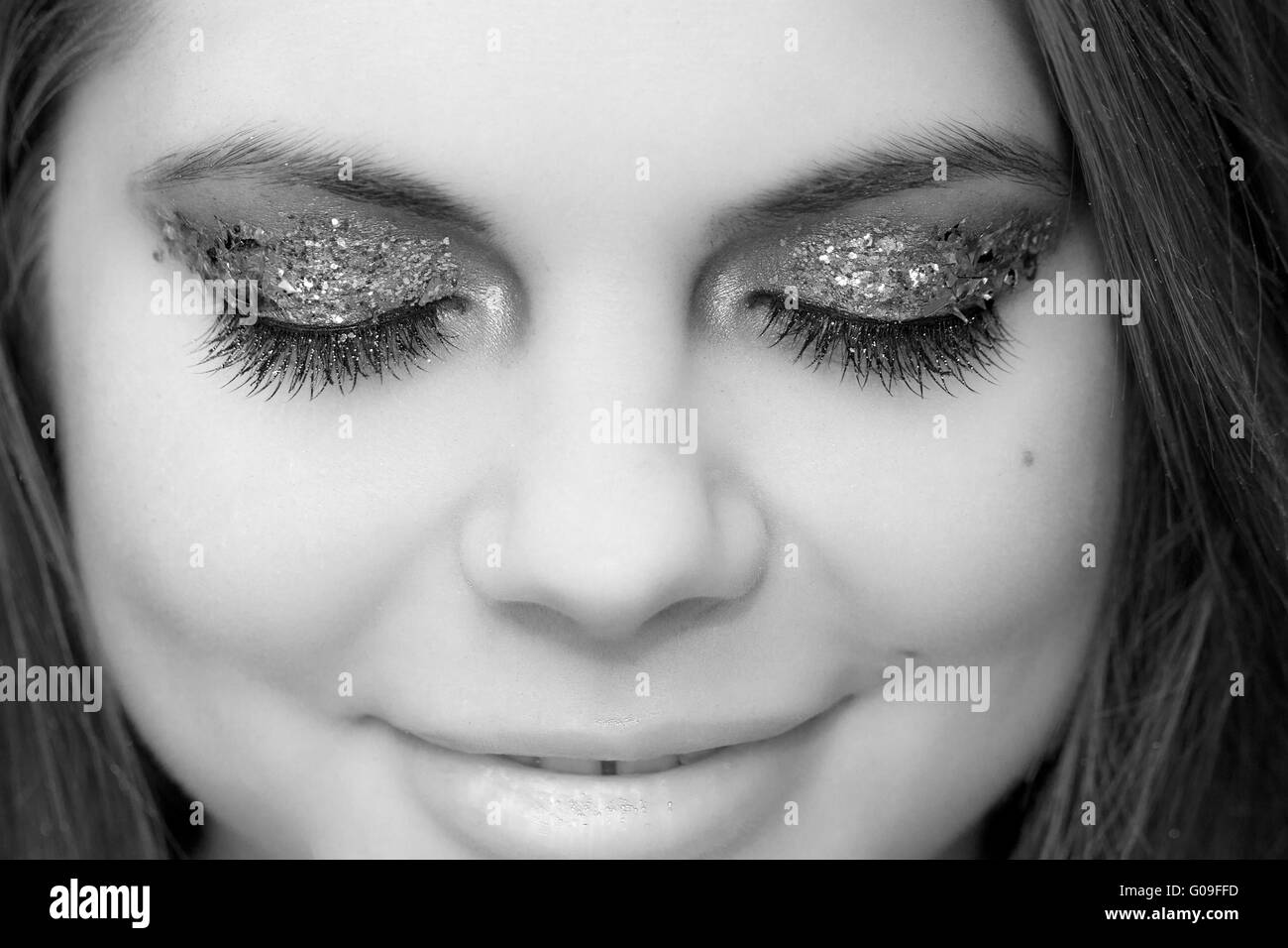 Close-up portrait of beautiful young woman (noir et blanc) Banque D'Images