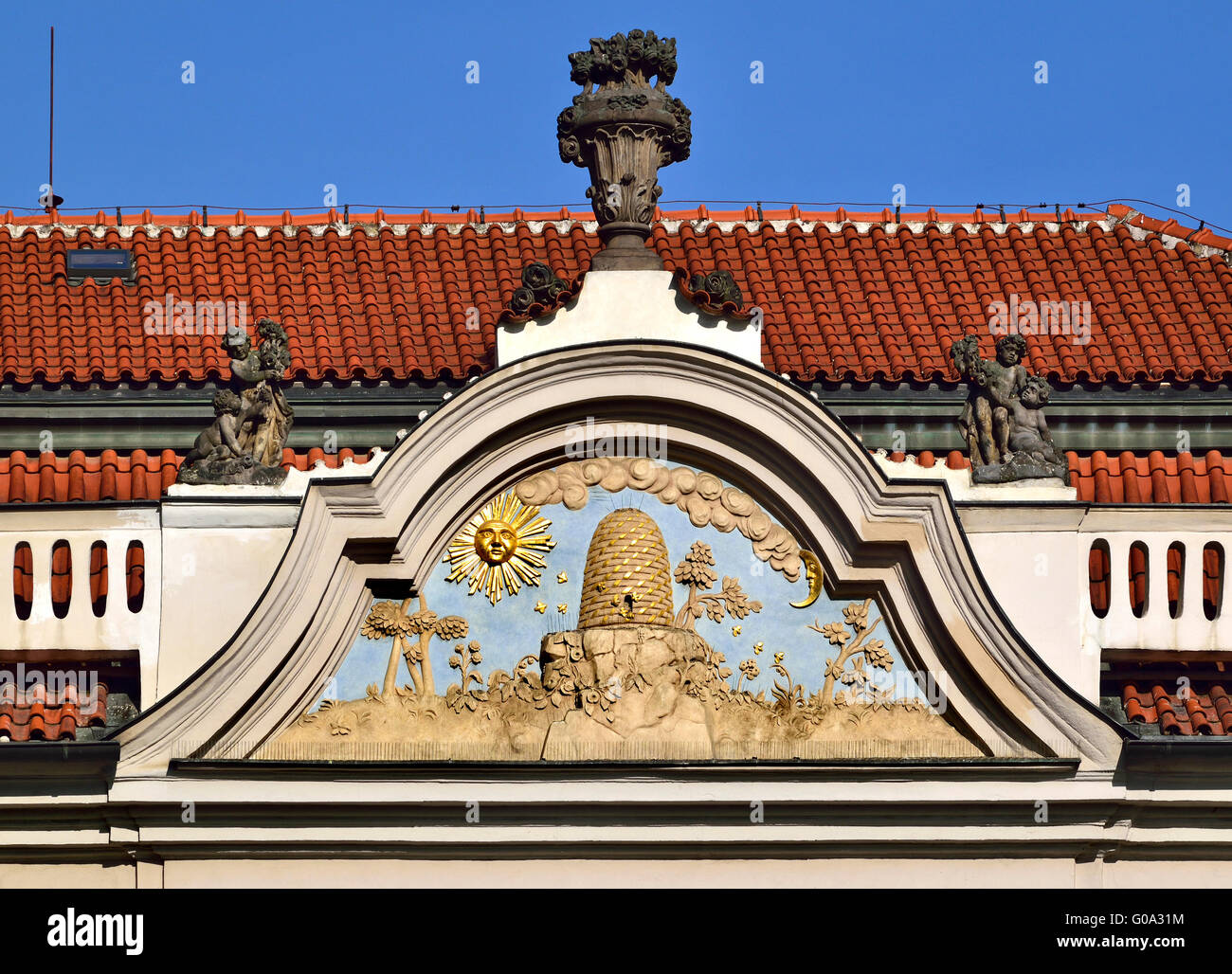 Prague, République tchèque. Hotel 'The Golden Beehive' (U zlatého úlu) sur la place Venceslas (Vaclavaske namesti) panneau de la maison Banque D'Images
