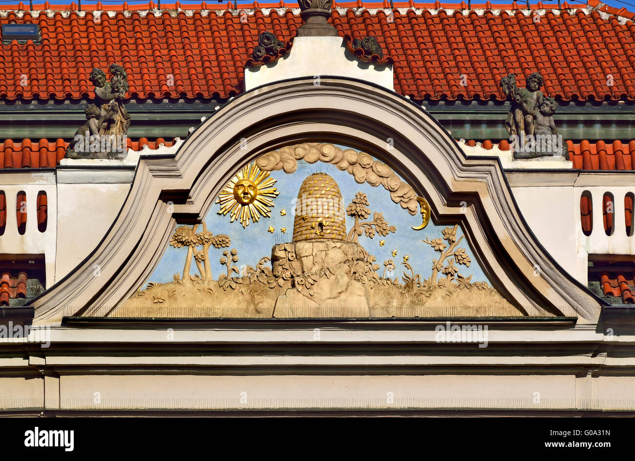 Prague, République tchèque. Hotel 'The Golden Beehive' (U zlatého úlu) sur la place Venceslas (Vaclavaske namesti) panneau de la maison Banque D'Images