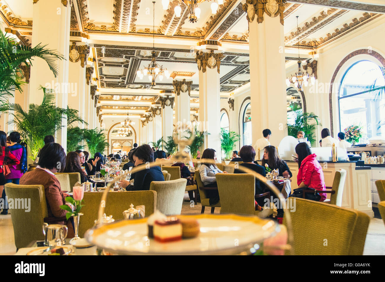 Le Thé de fin d'heure à Peninsula Hong Kong Banque D'Images