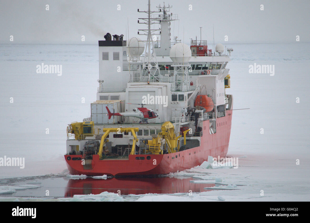 Navire brise-glace et d'hélicoptère dans la mer de Chile Banque D'Images