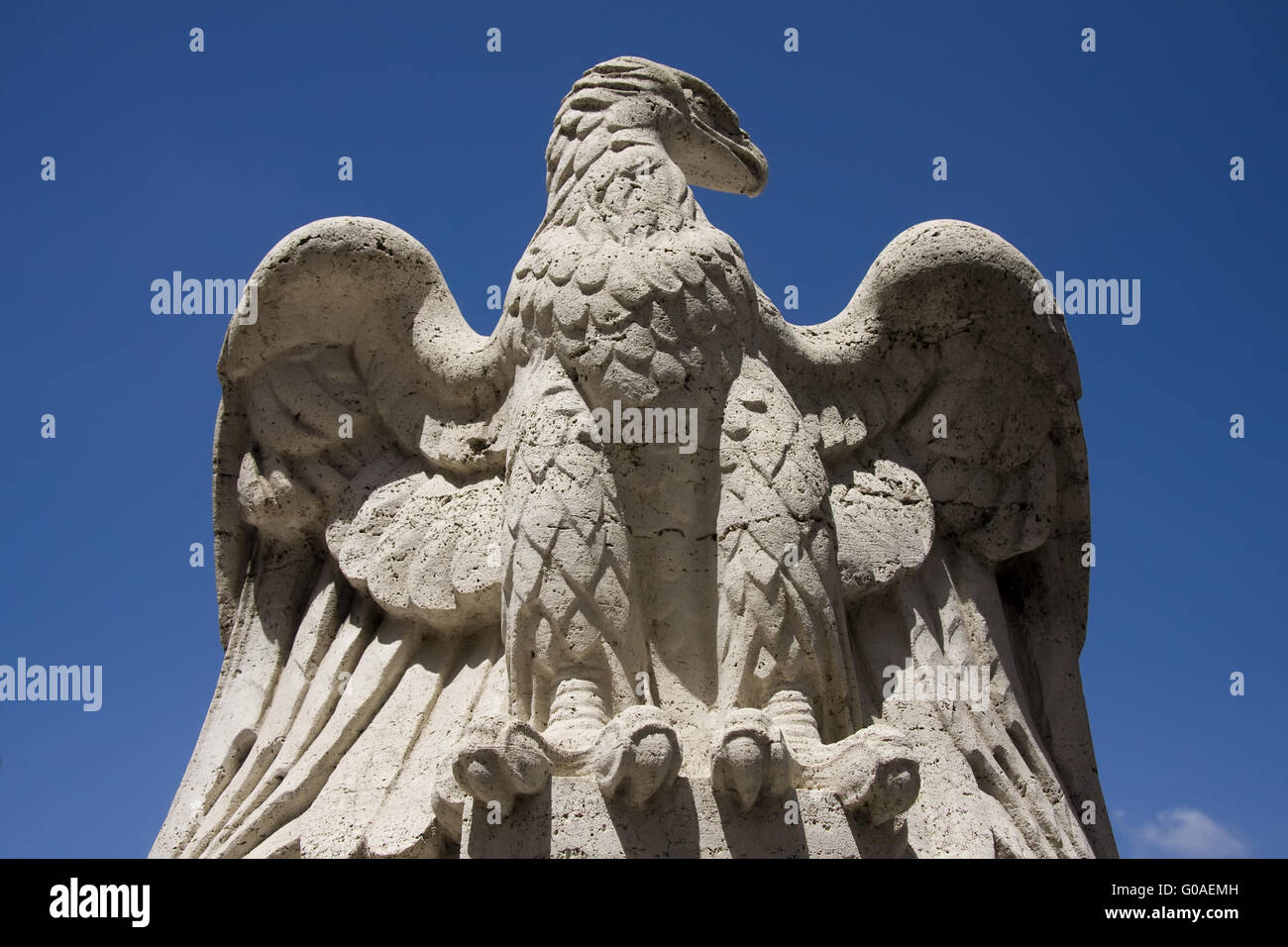 Statue en pierre de l'aigle Banque D'Images