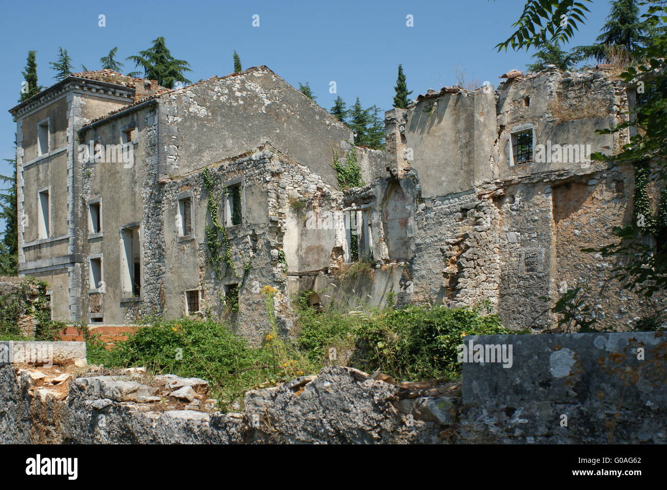 Ruine sur la montagne en Croatie Banque D'Images