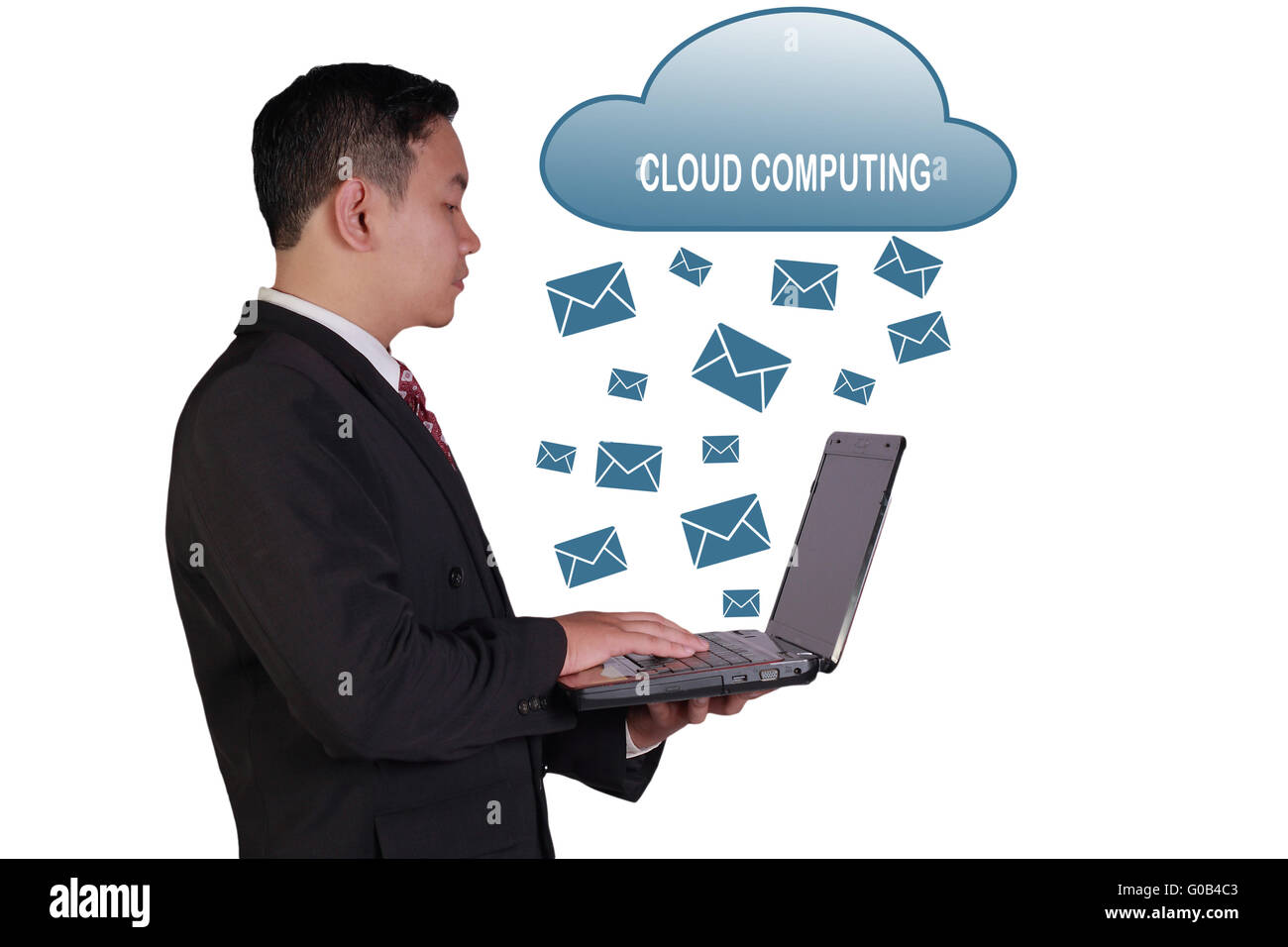 Le Cloud Computing, concept d'affaires avec ordinateur portable sur sa main et mail relevant d'un nuage à elle, isolated on white Banque D'Images