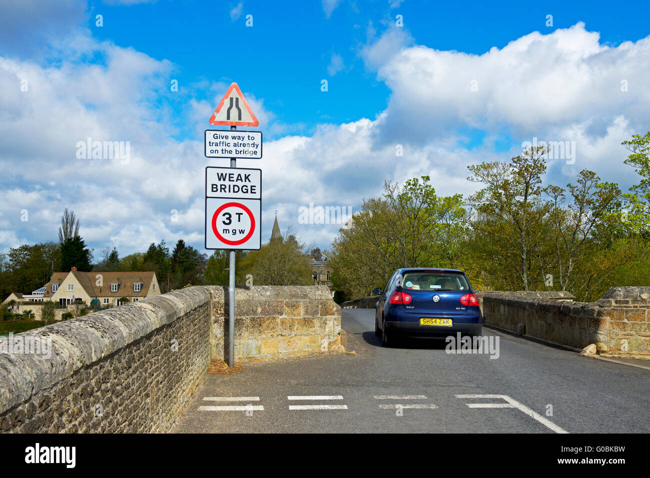 Inscription - Faible pont - le vieux pont sur la rivière Nene, Wansford, Cambridgeshire, Angleterre, Royaume-Uni Banque D'Images