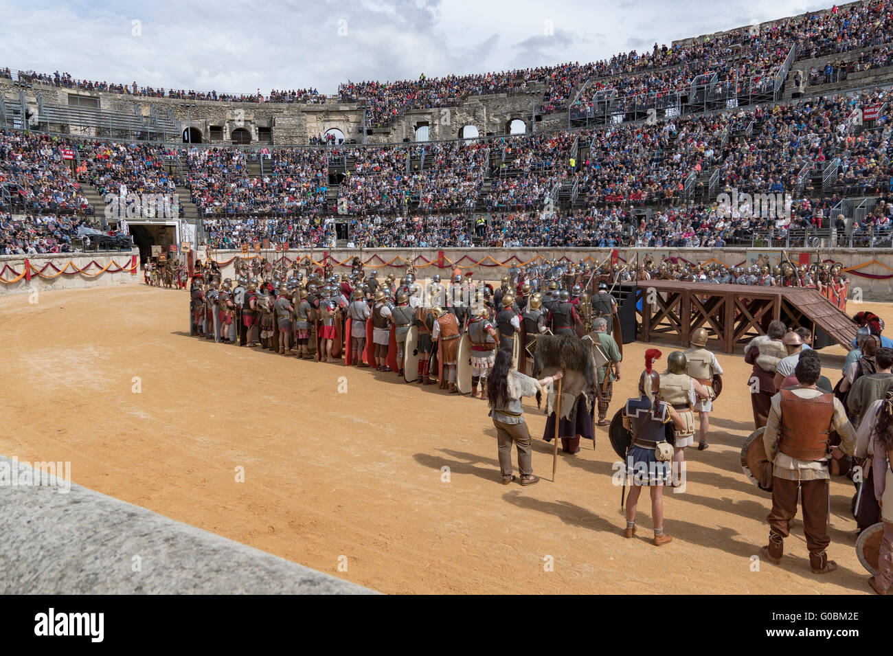 Re-enactment romain jeux en arène de Nimes un amphithéâtre romain situé dans la ville de Nîmes. Banque D'Images