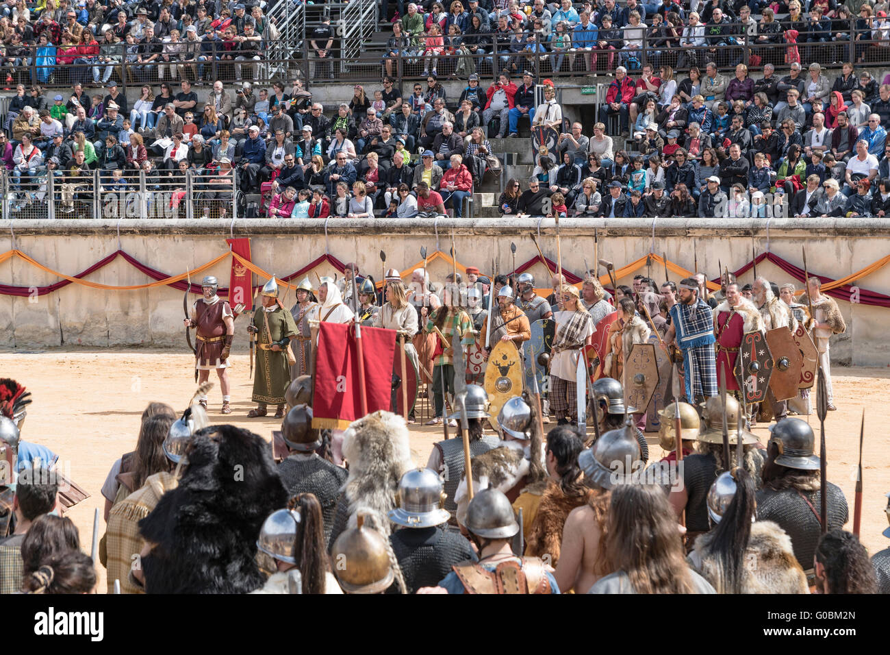 Re-enactment romain jeux en arène de Nimes un amphithéâtre romain situé dans la ville de Nîmes. Banque D'Images