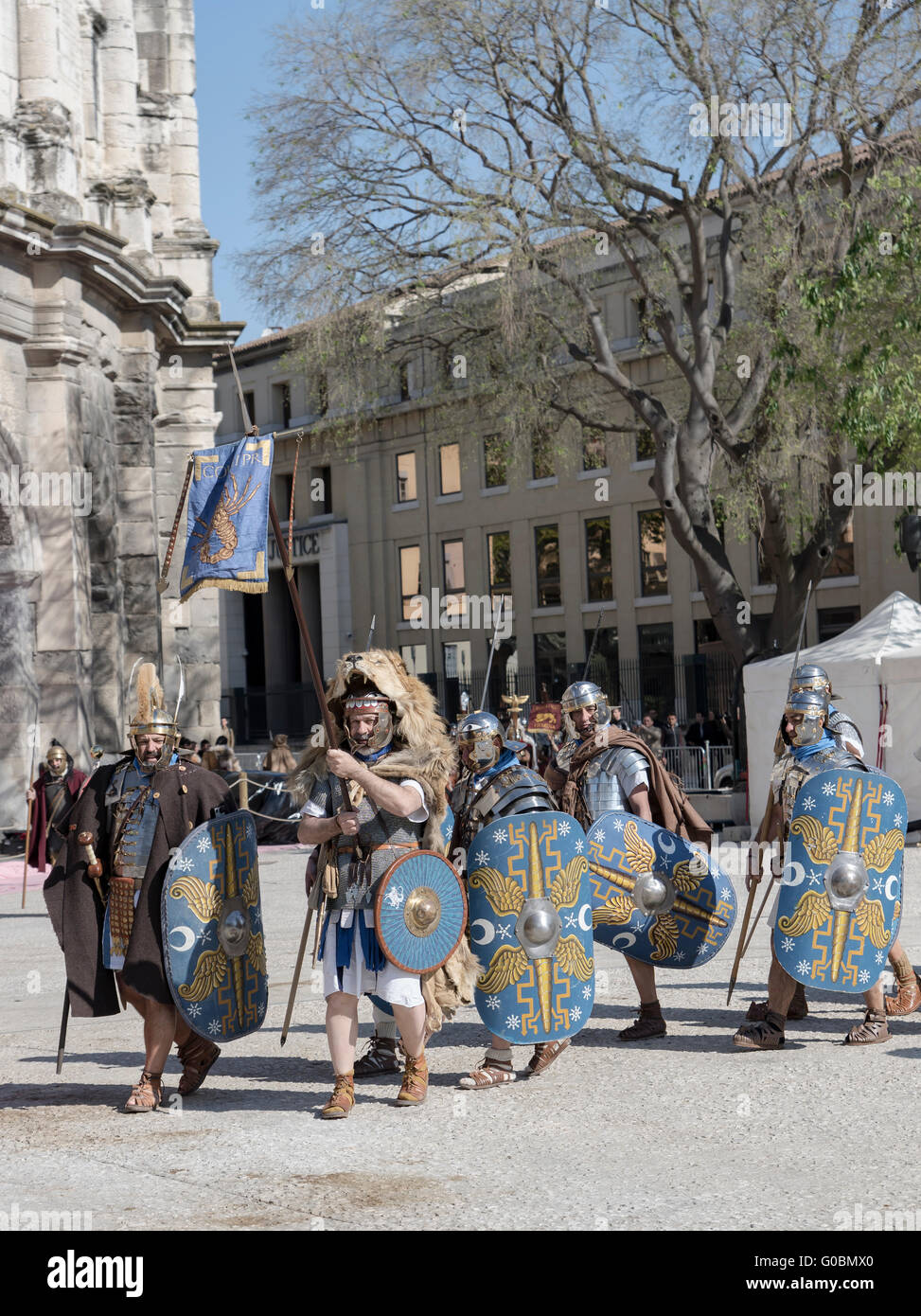 Re-enactment romain jeux en arène de Nimes un amphithéâtre romain situé dans la ville de Nîmes. Banque D'Images