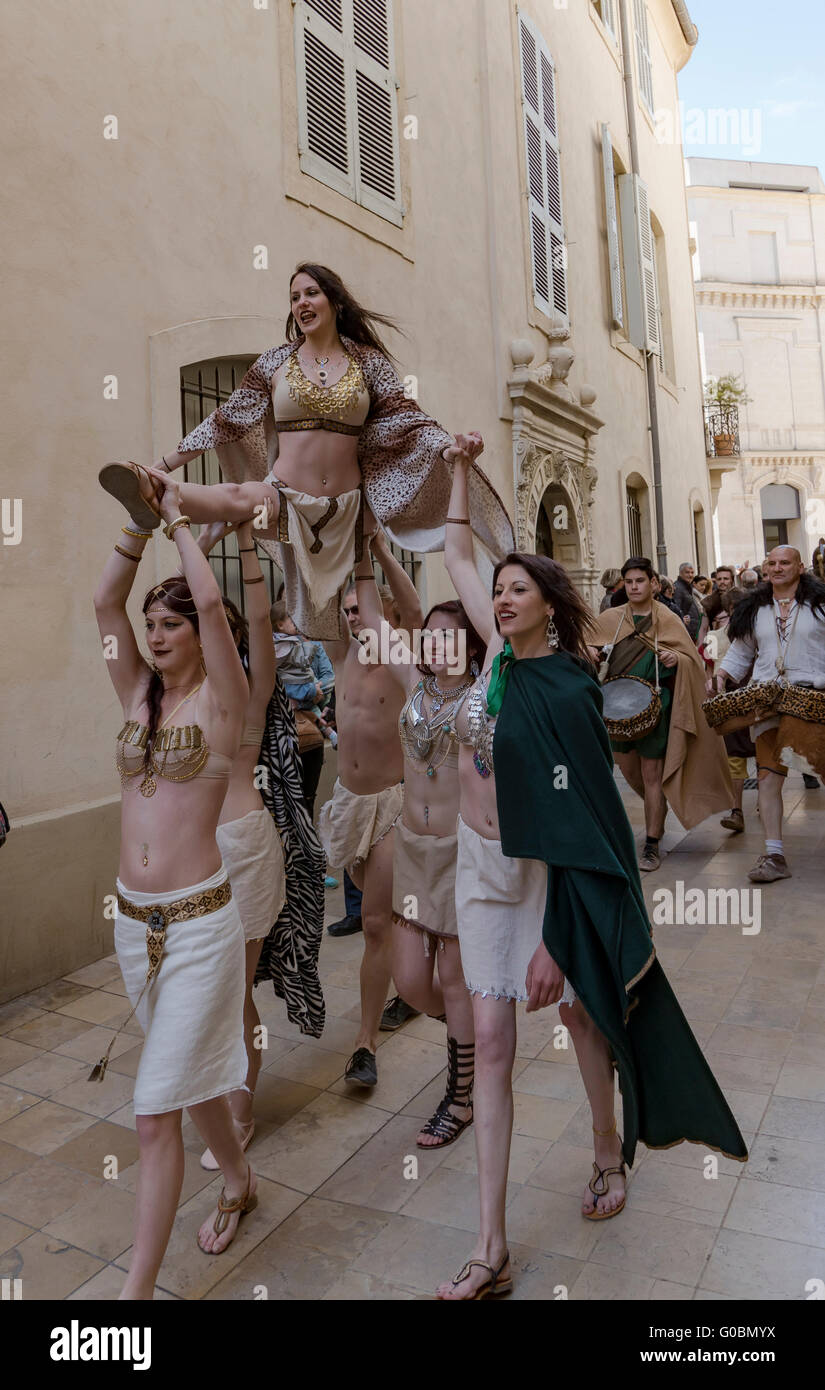 Re-enactment romain jeux en arène de Nimes un amphithéâtre romain situé dans la ville de Nîmes. Banque D'Images