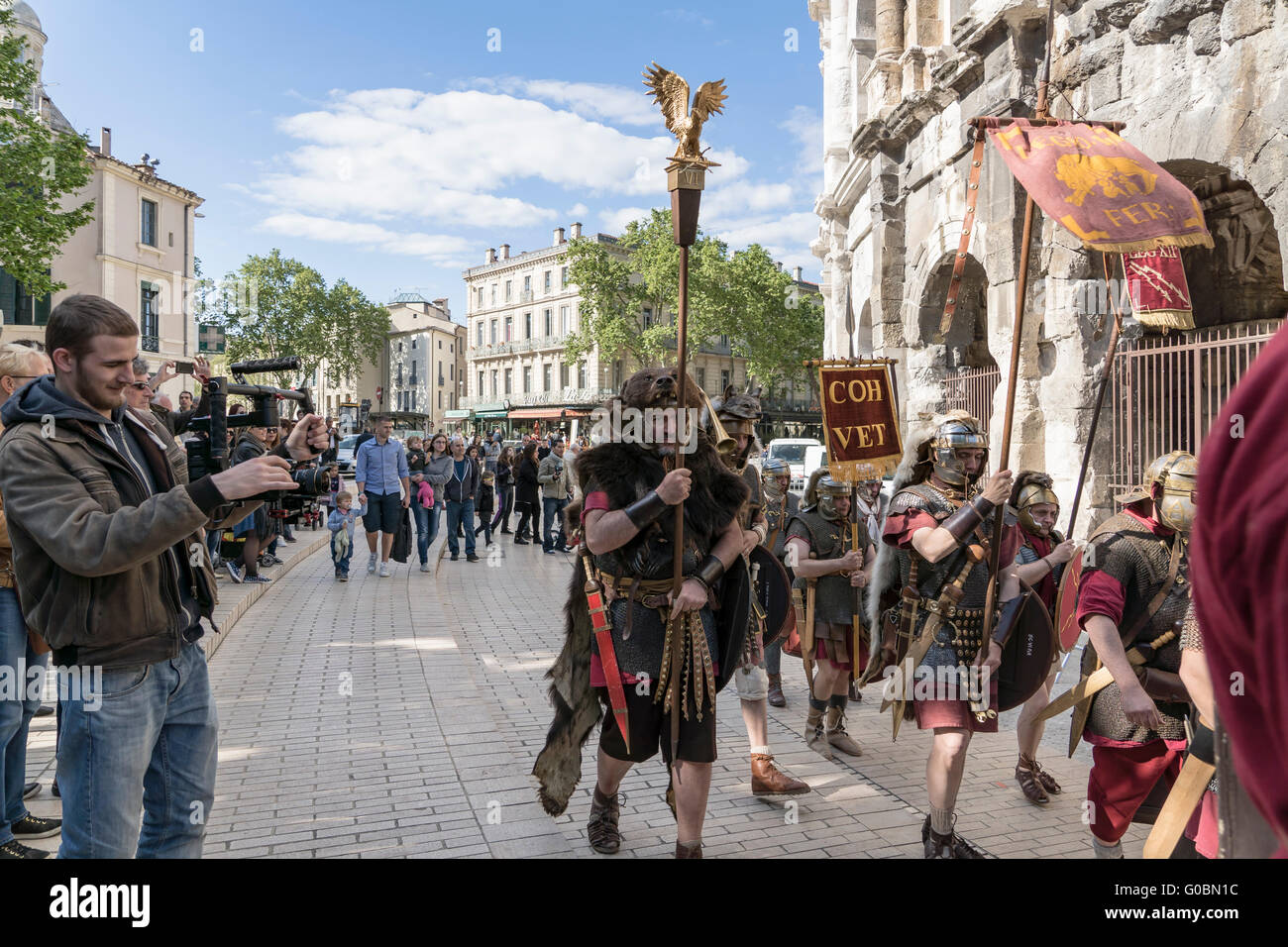 Re-enactment romain jeux en arène de Nimes un amphithéâtre romain situé dans la ville de Nîmes. Banque D'Images