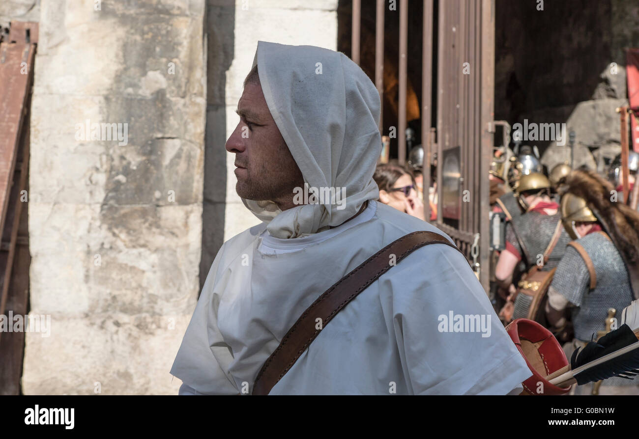 Re-enactment romain jeux en arène de Nimes un amphithéâtre romain situé dans la ville de Nîmes. Banque D'Images