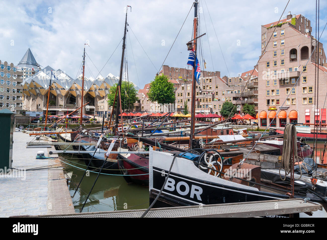 Rotterdams Oude Haven avec les bateaux et l'affichage de la Banque D'Images
