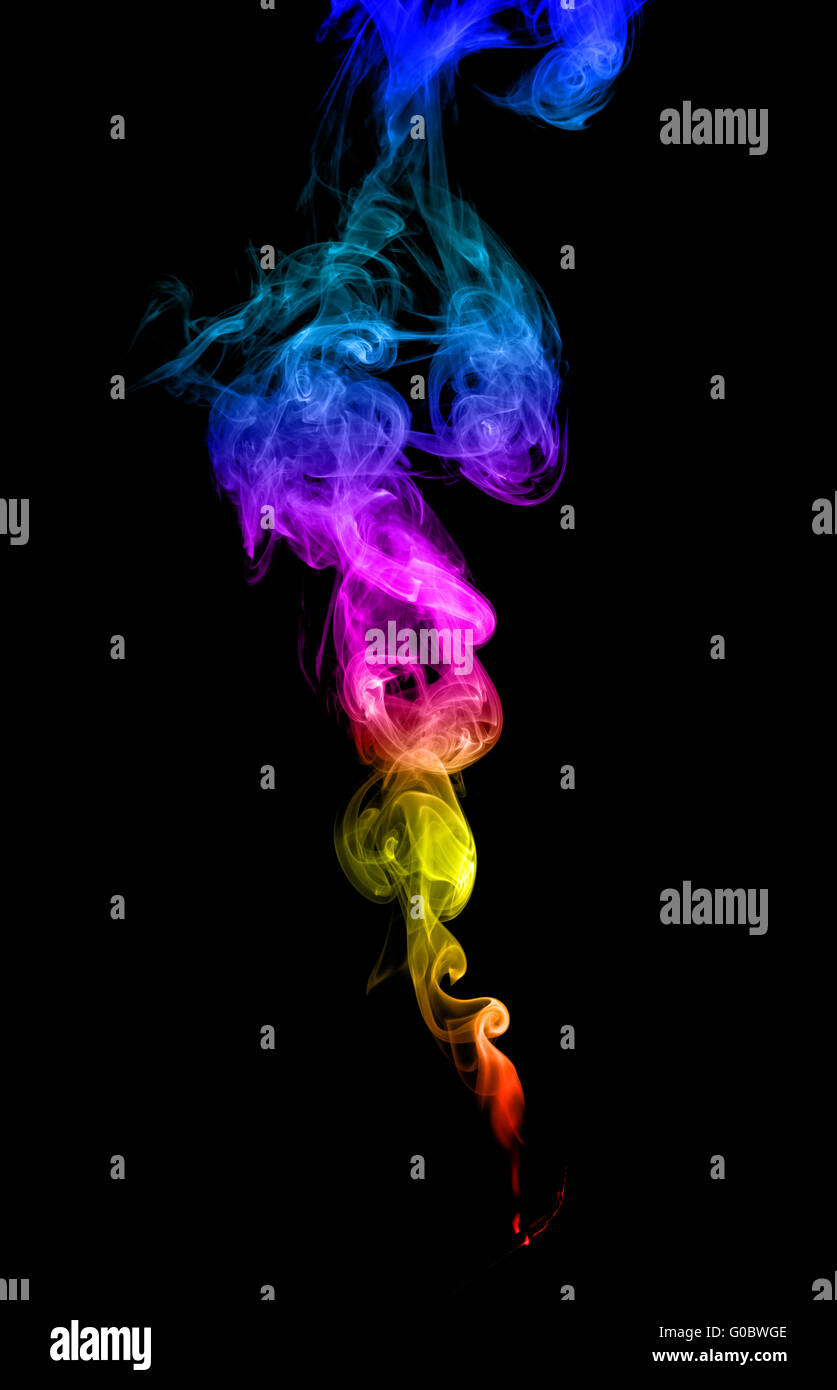 Résumé La fumée multicolore sur fond sombre Banque D'Images
