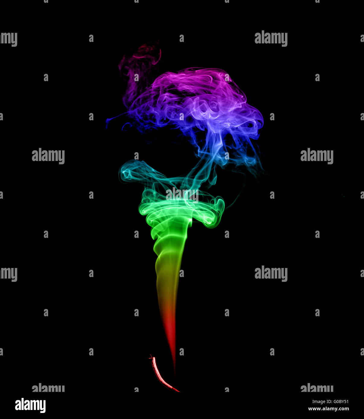 Résumé La fumée multicolore sur fond sombre Banque D'Images