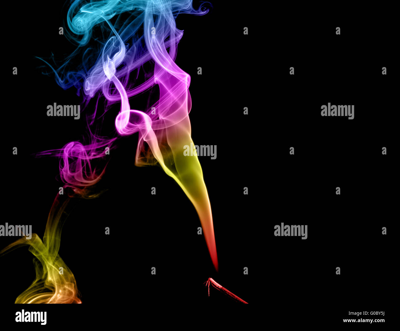 Résumé La fumée multicolore sur fond sombre Banque D'Images