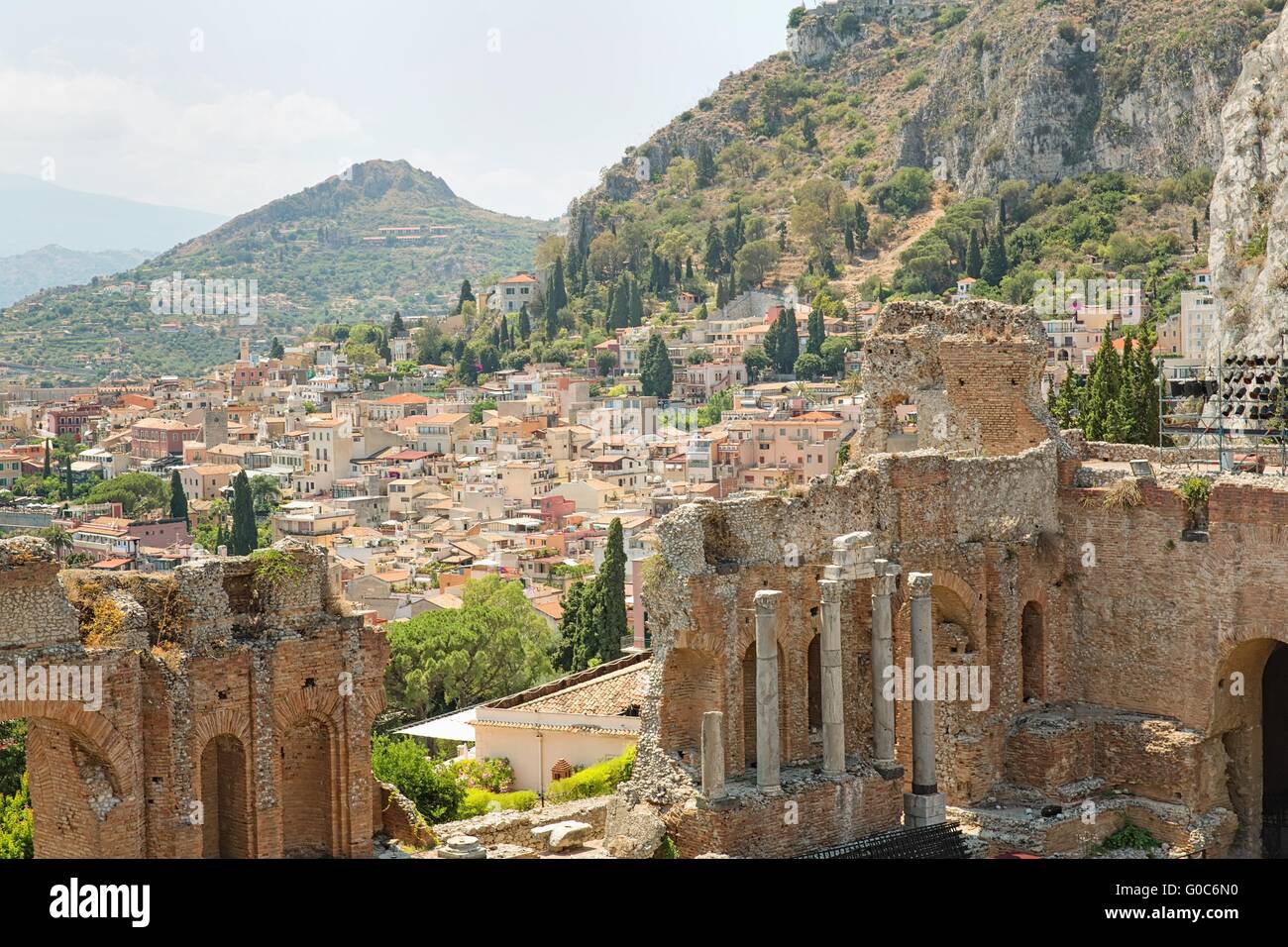 Vue d'une des plus belles villes de Sicile - Taormina Banque D'Images