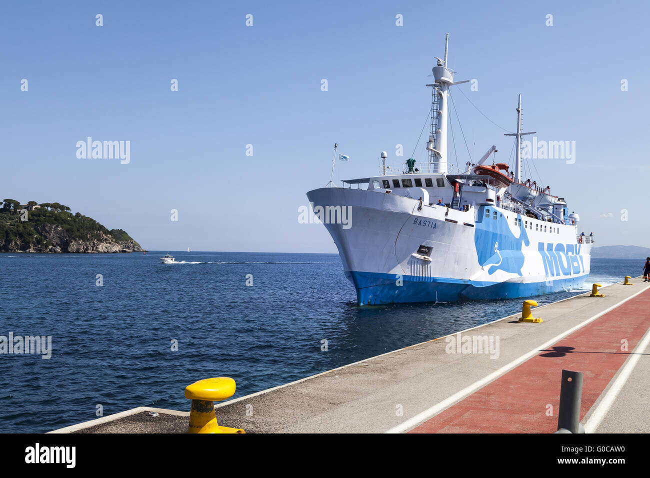 Moby Lines ferry au port de Cavo, Ile d'Elbe Banque D'Images