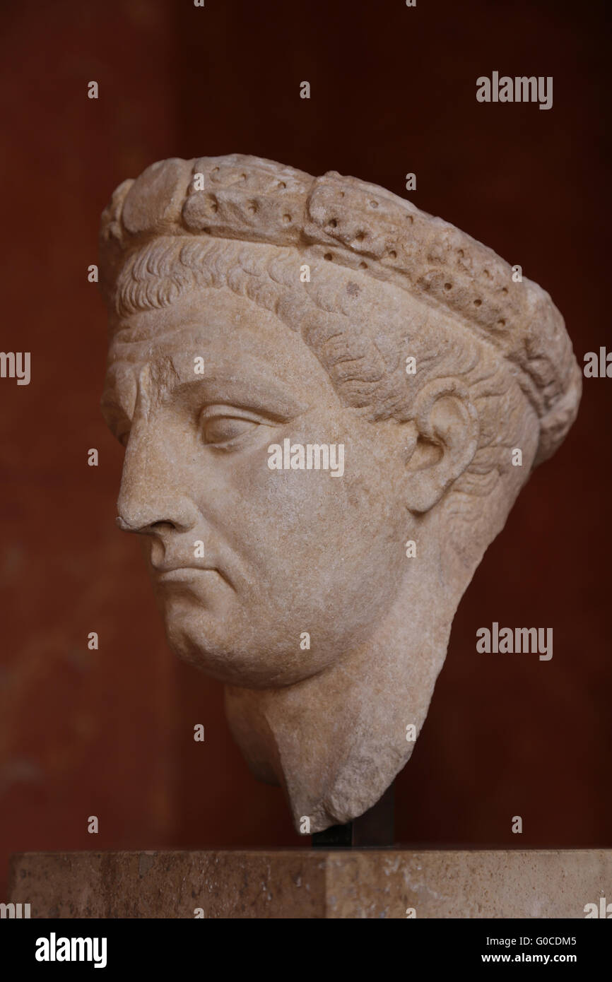 Claudius (10 BC-54). Empereur romain de 41 à 54 ans. Caudius le port de la couronne, avec médaillon central. En, 4-54 MA. Thassos Banque D'Images