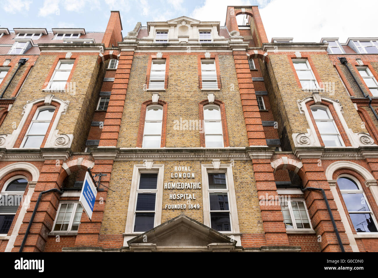 Extérieur de la Royal London Homoeopathic Hospital le Queens Square, London, UK Banque D'Images